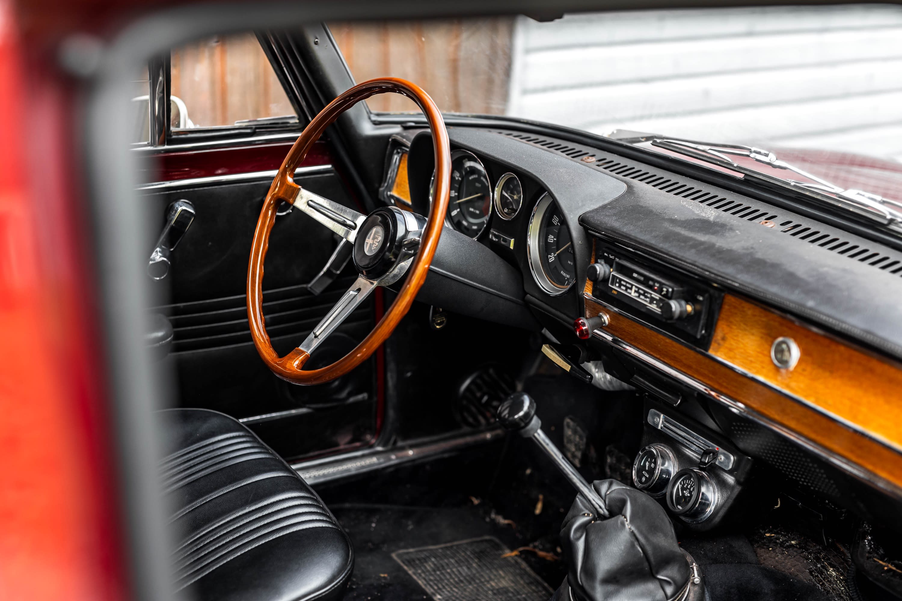 ALFA ROMEO Giulia Super 1970 occasion intérieur (1)