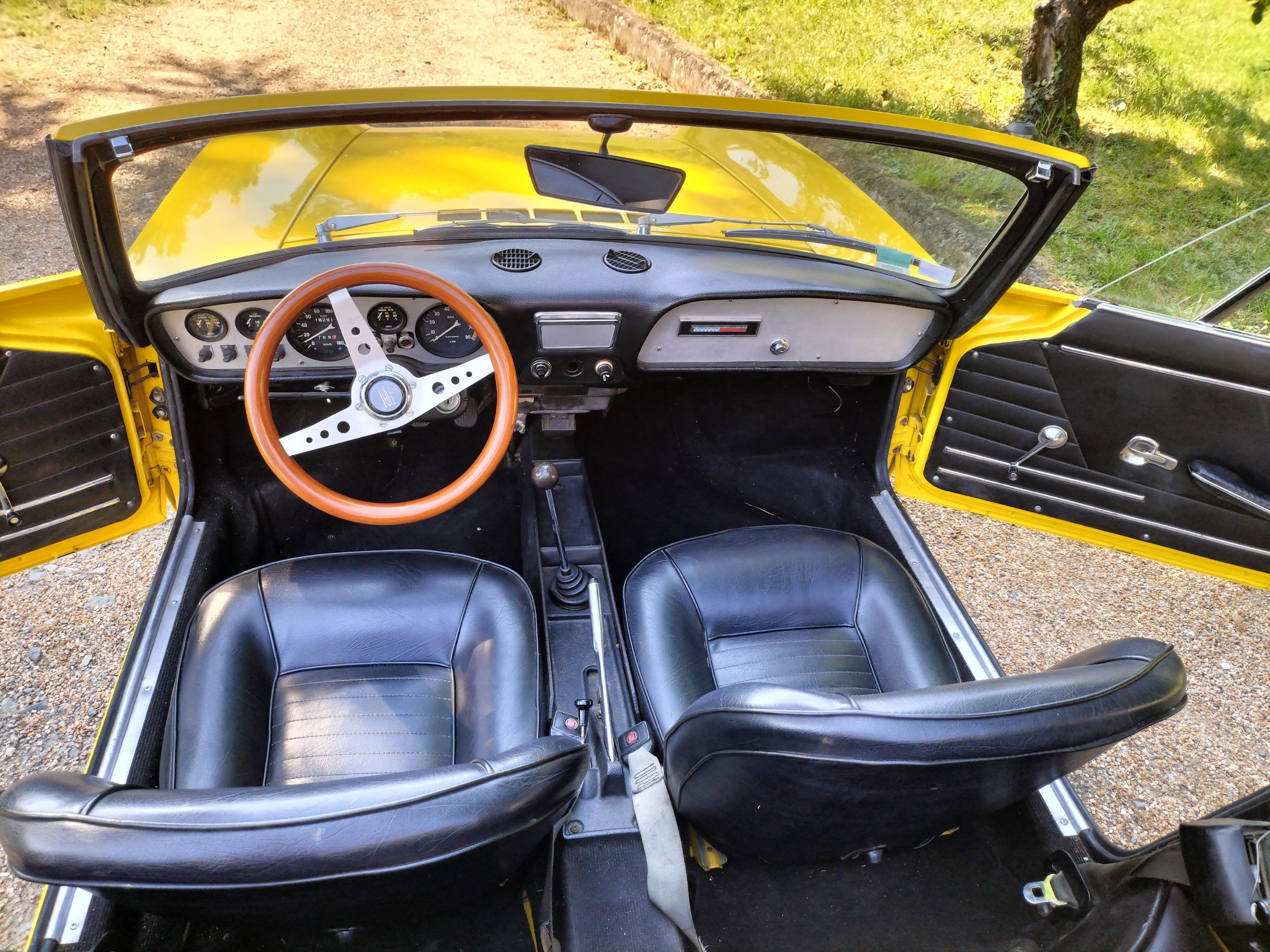 FIAT 850 Sport Spider 1972 occasion intérieur (1)