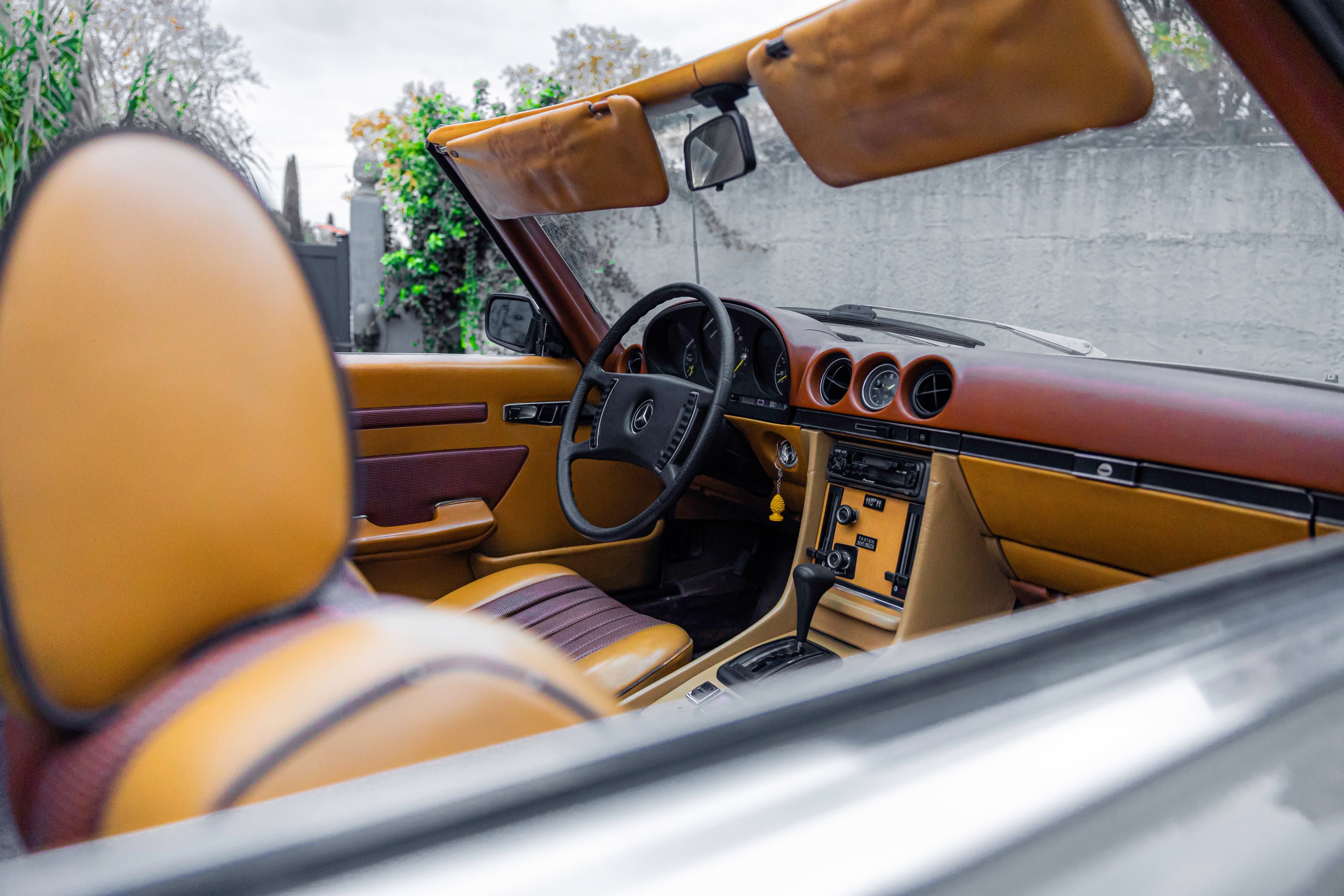 MERCEDES BENZ 450 Sl R107 1973 used interior (1)