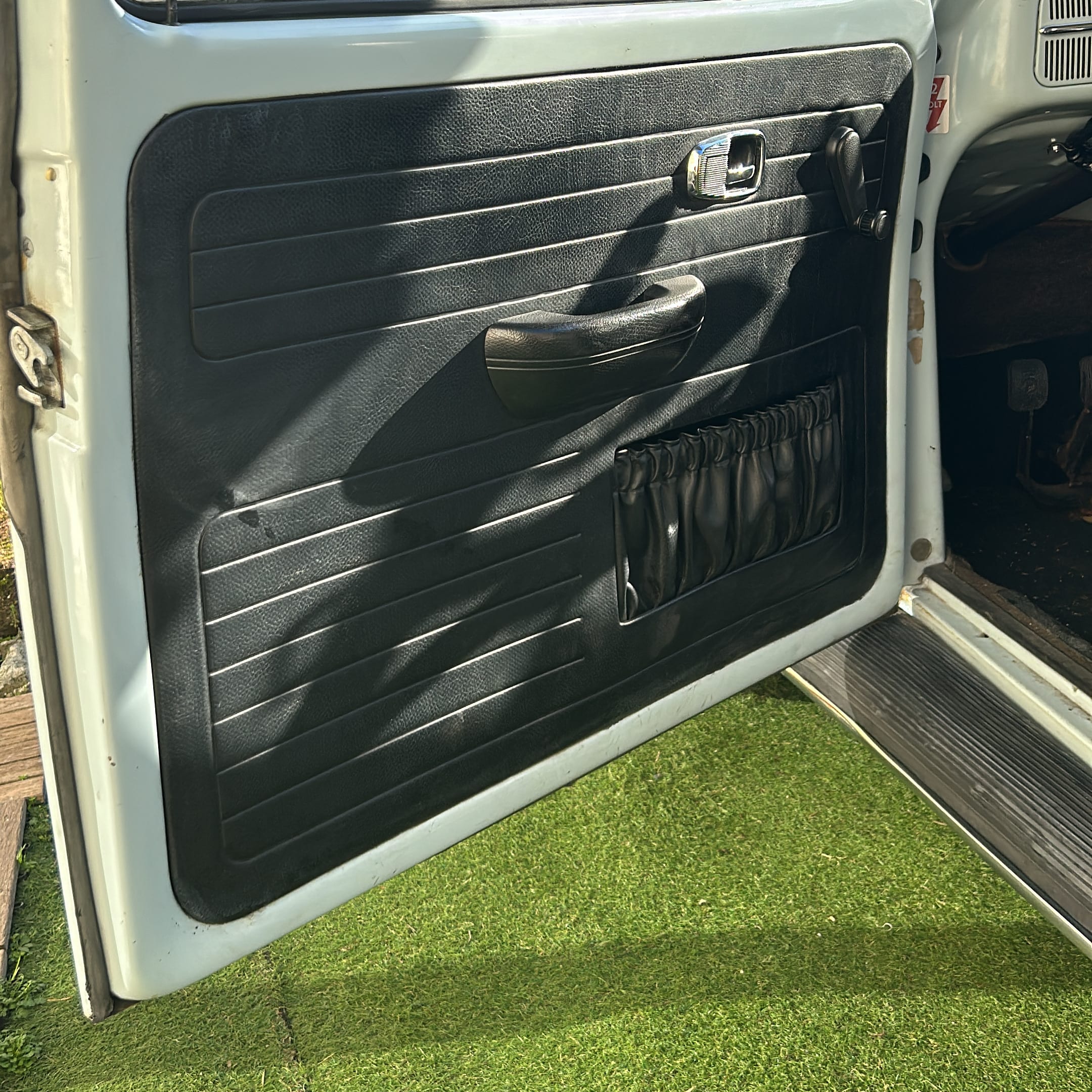 VOLKSWAGEN Coccinelle   1969 occasion intérieur (1)