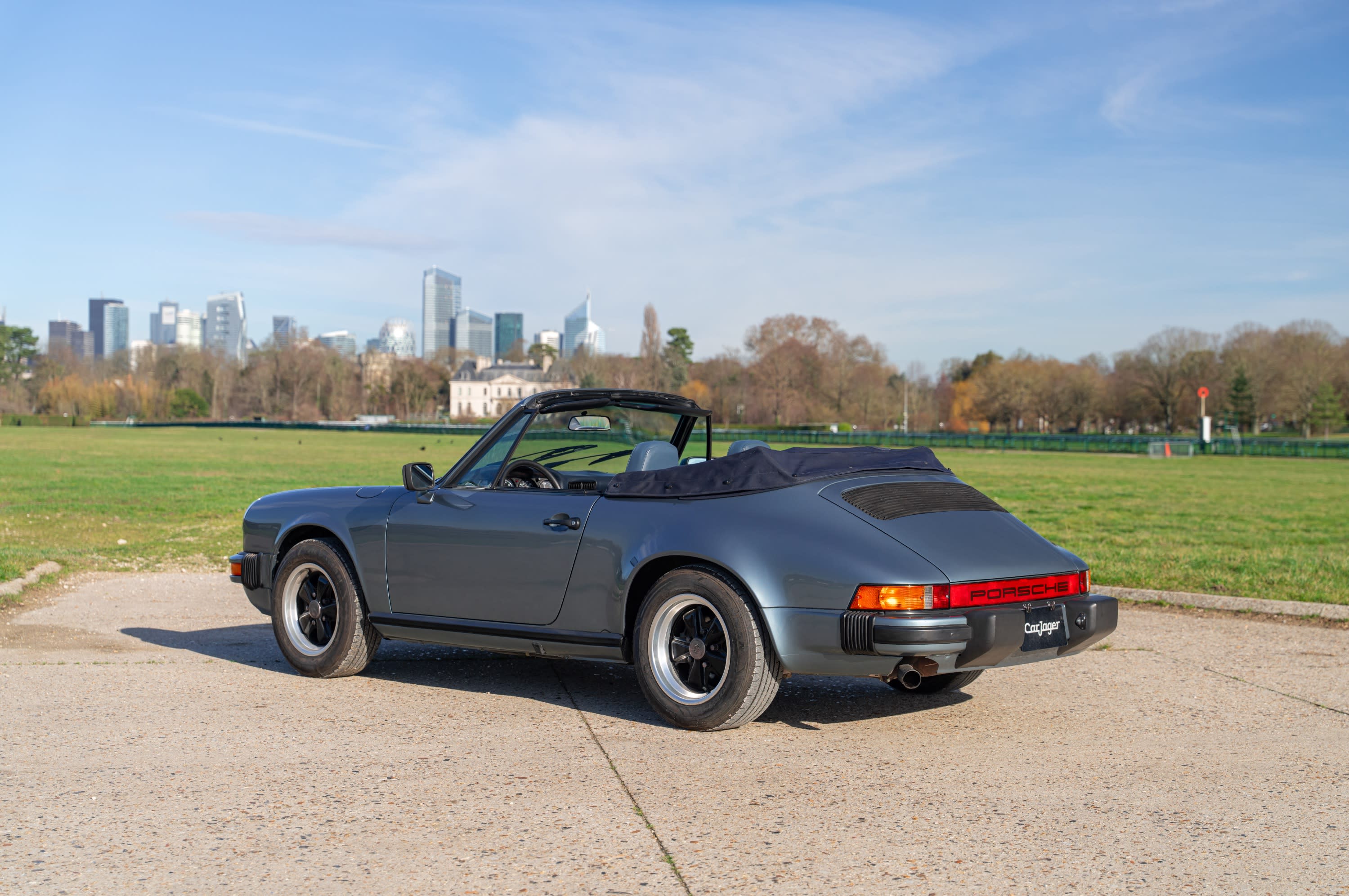 PORSCHE 911 Carrera 3.2 Cabriolet 1984 used exterior (2)