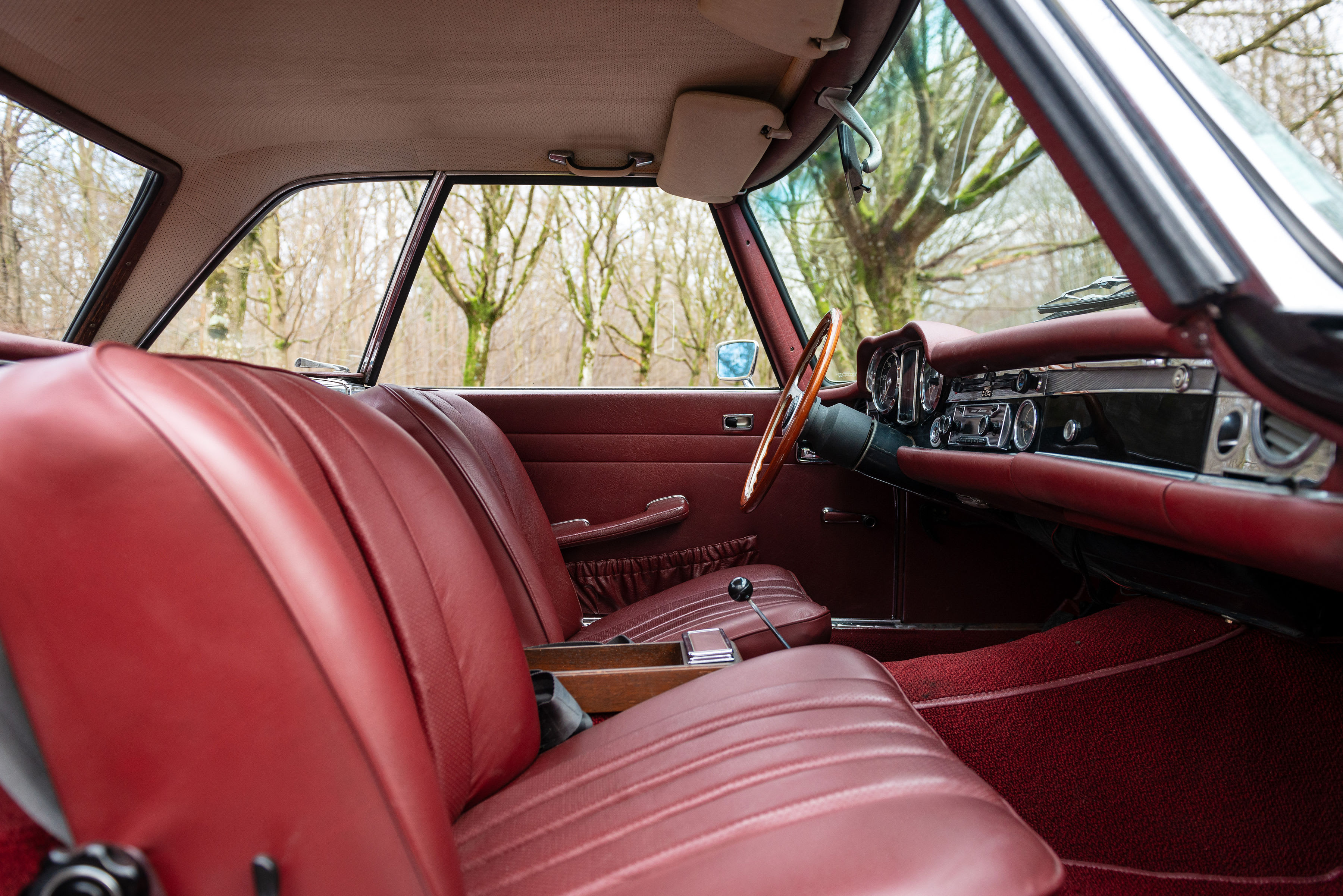 MERCEDES BENZ 280 Sl Pagode 1968 used interior (1)