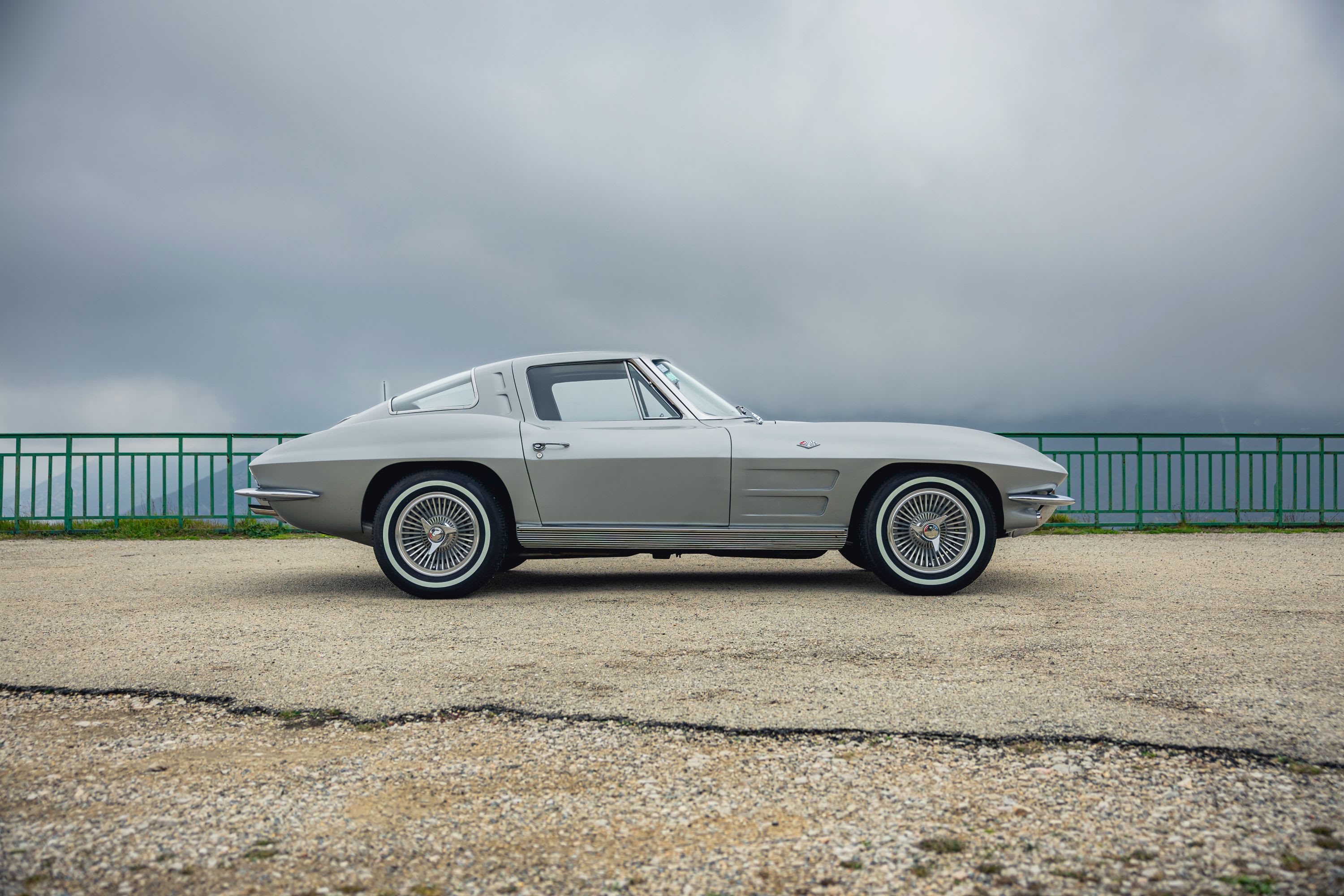 CHEVROLET Corvette C2 Stingray Split Window 1963 used video (1)