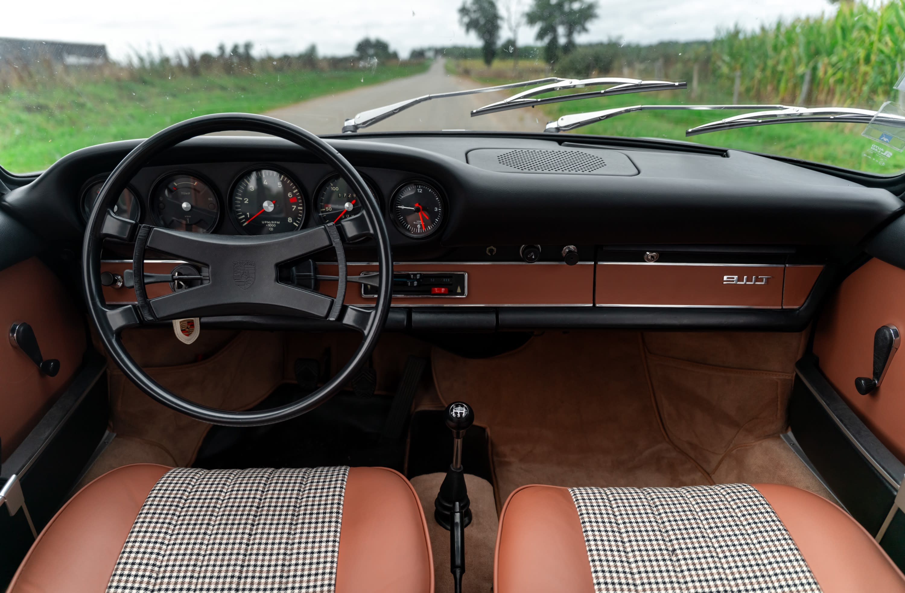 PORSCHE 911 2.2 T 1970 occasion intérieur (1)