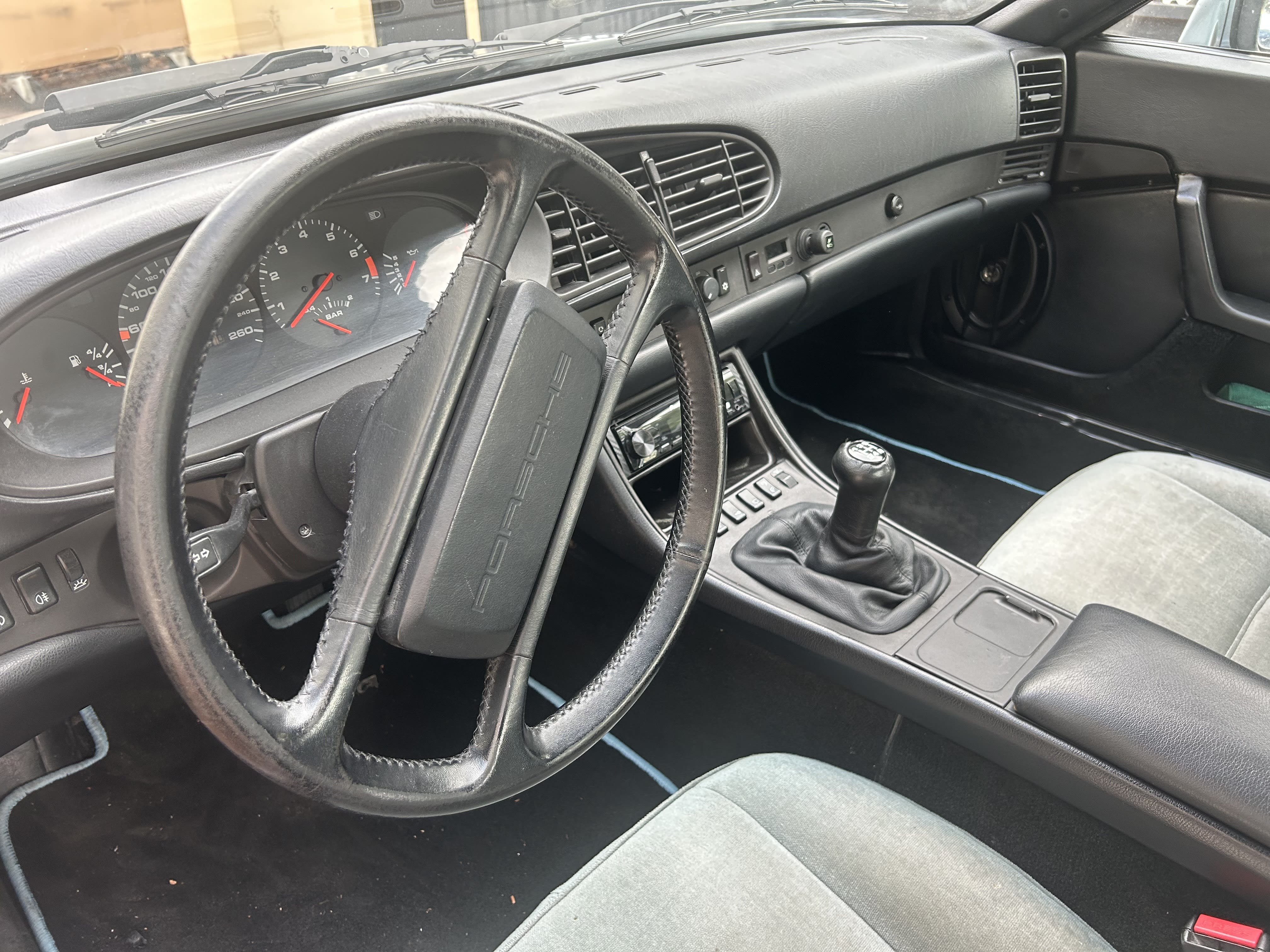 PORSCHE 944 Turbo 1986 occasion intérieur (1)