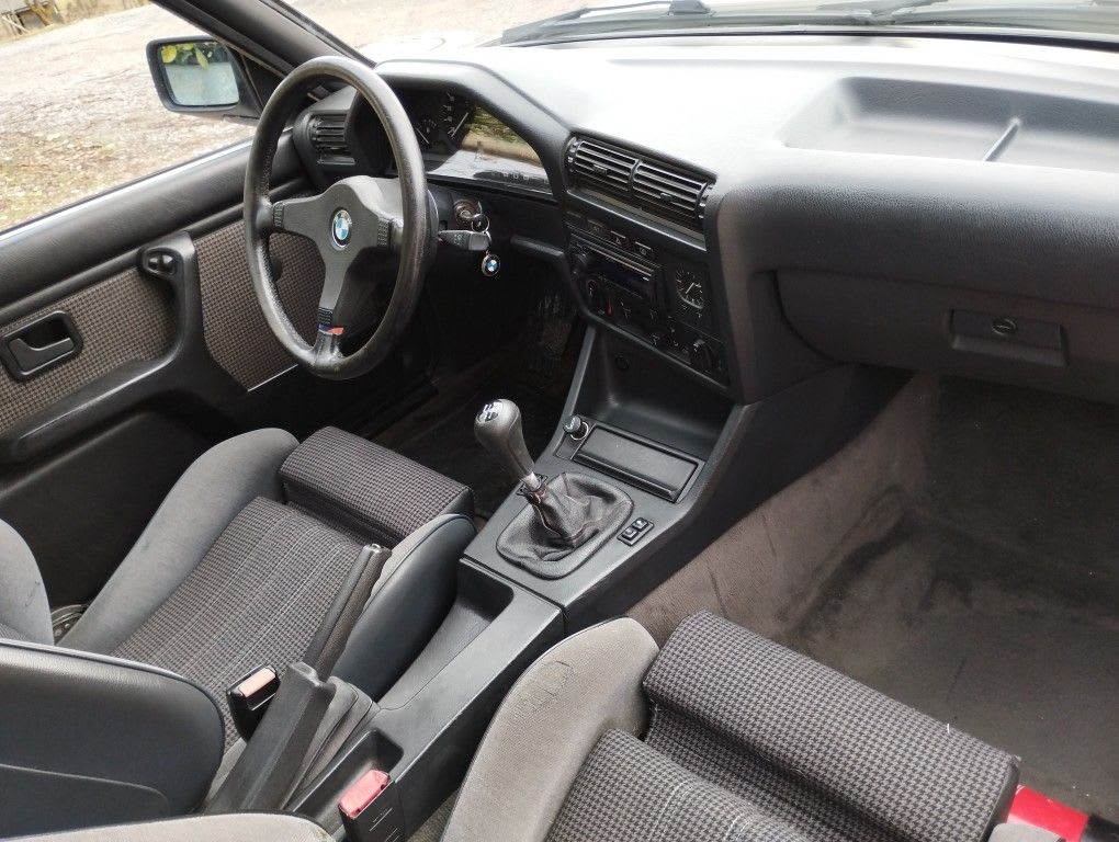 BMW Série 3 325ix E30 1987 occasion intérieur (1)