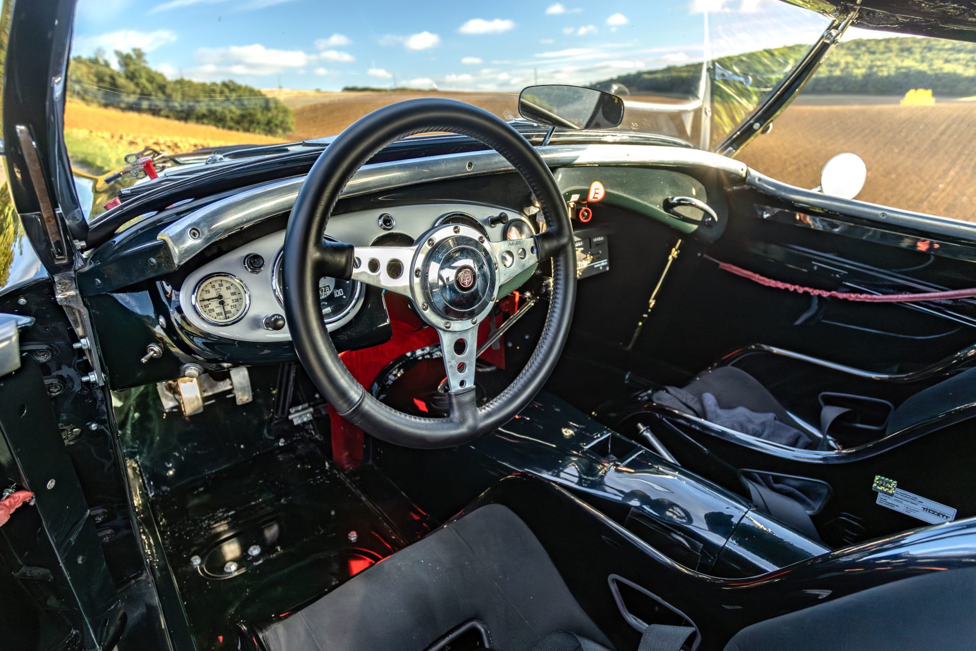 AUSTIN HEALEY 100 Bn2 Fia 1956 occasion intérieur (1)