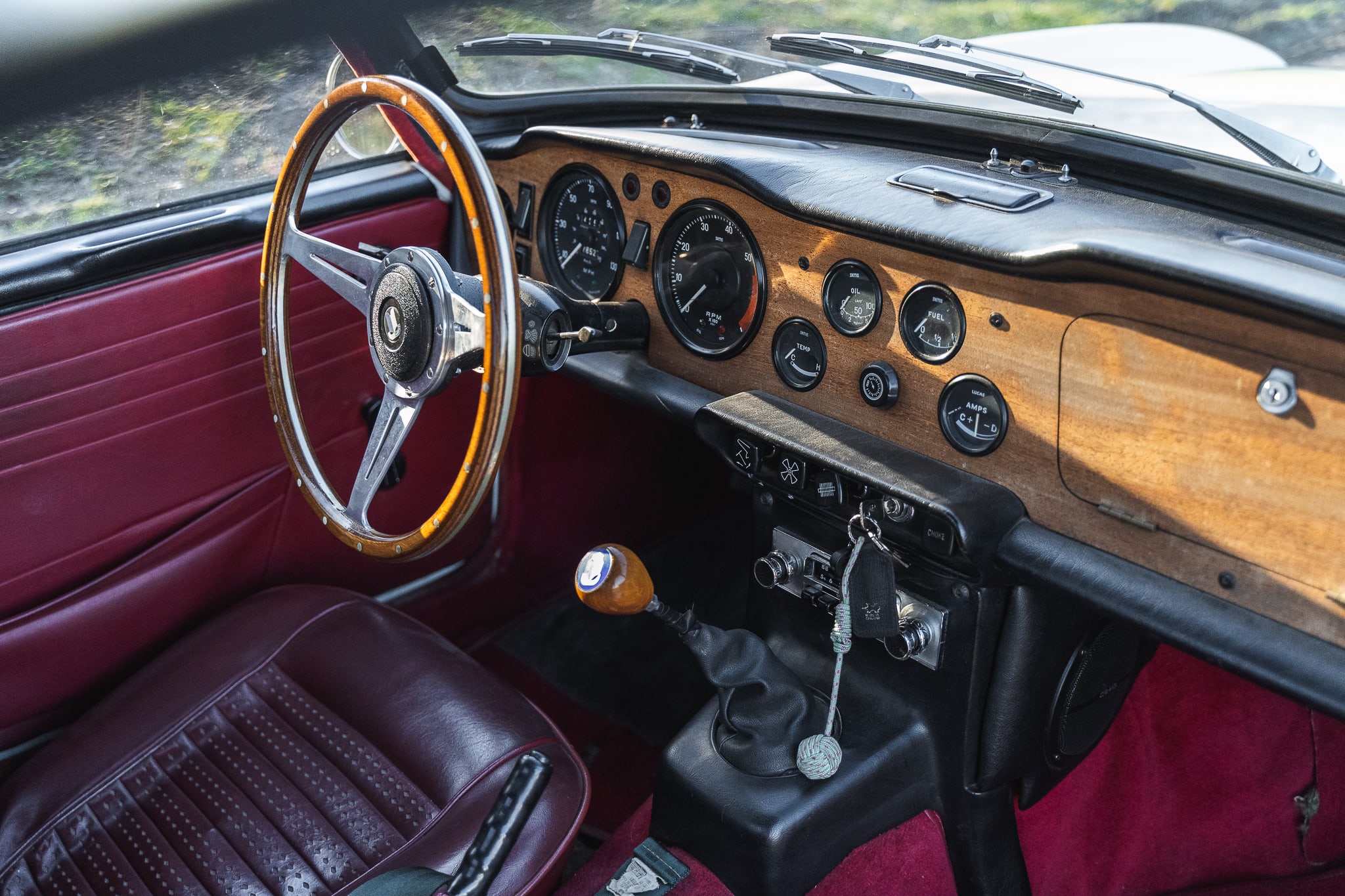 TRIUMPH Tr6 Carburateurs 1969 occasion intérieur (1)