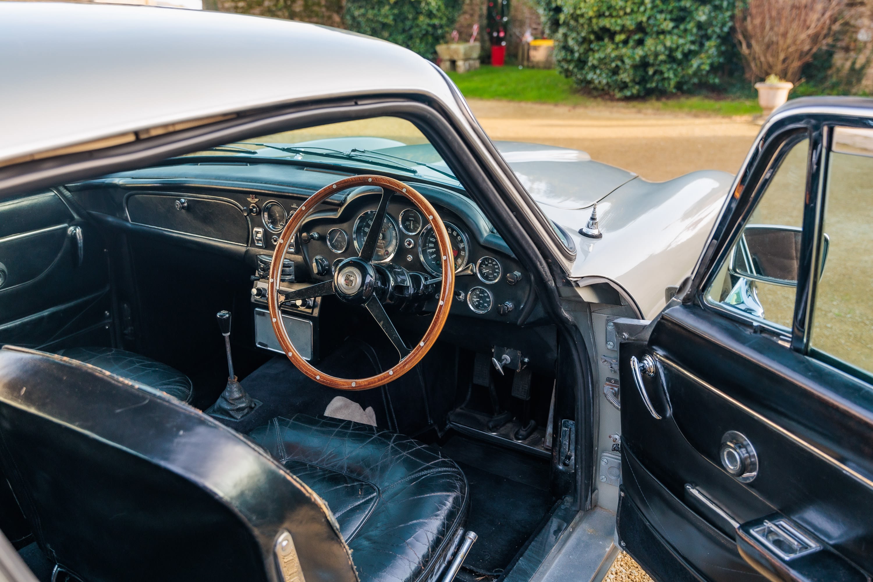 ASTON MARTIN Db6 Mki 1965 occasion intérieur (1)