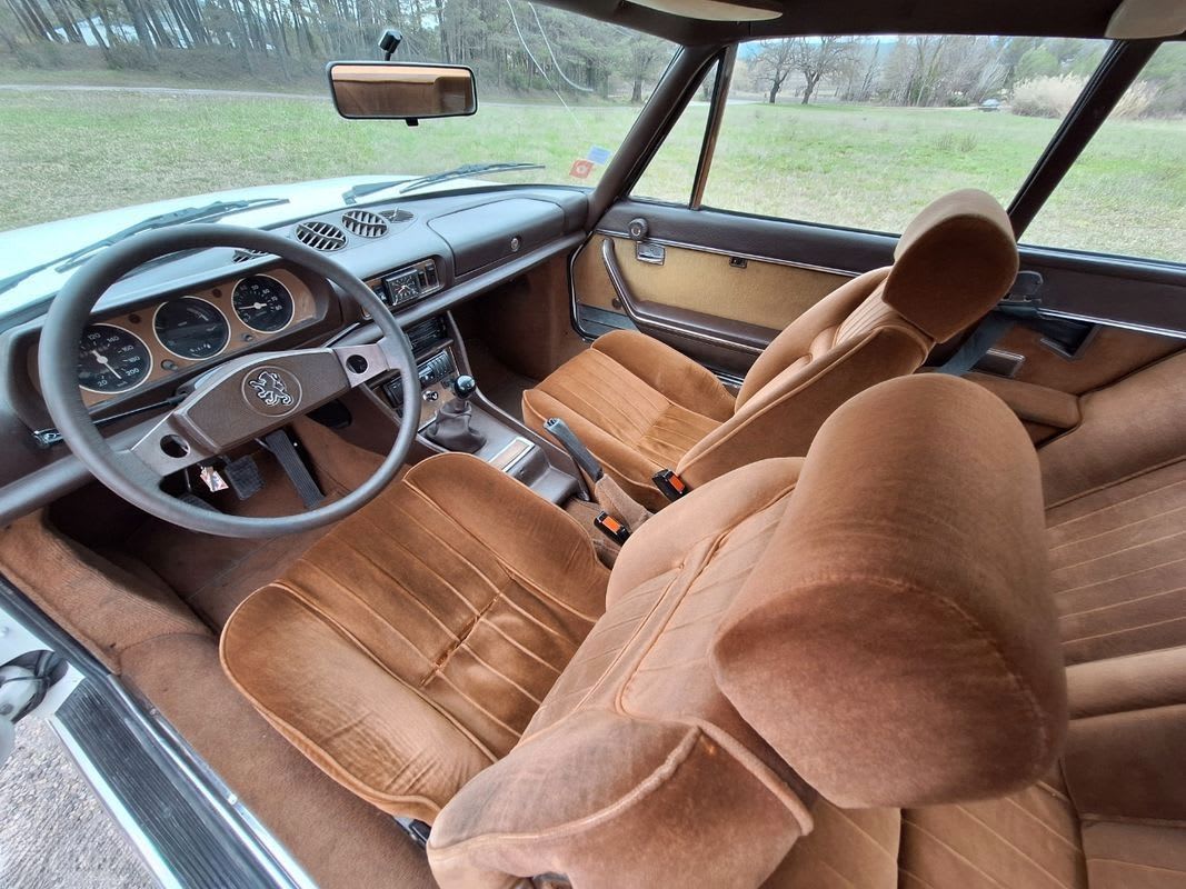 PEUGEOT 504 C 2.0 Coupé 1978 occasion intérieur (1)
