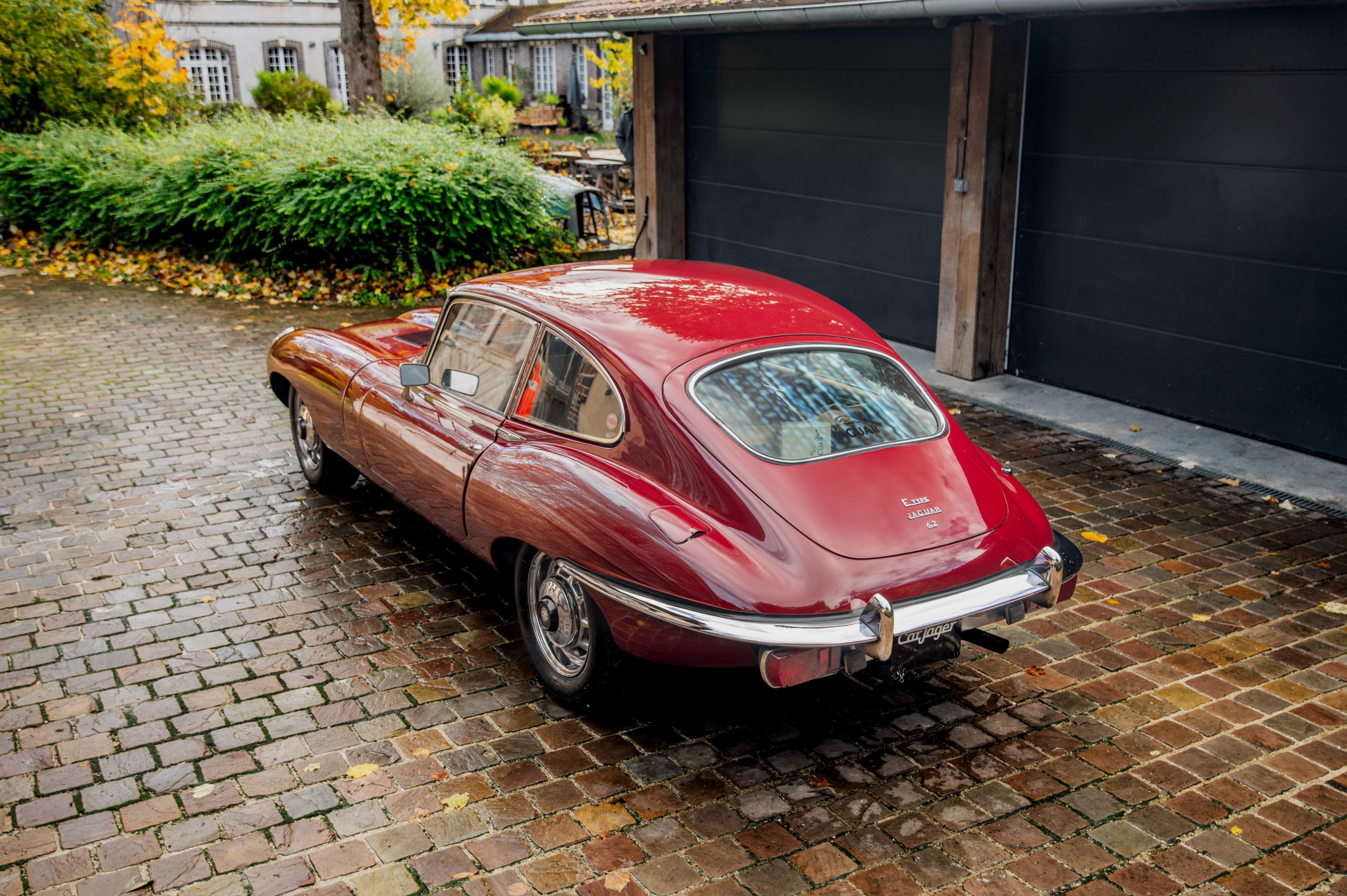 JAGUAR Type E Series 2 2+2 1969 used exterior (2)