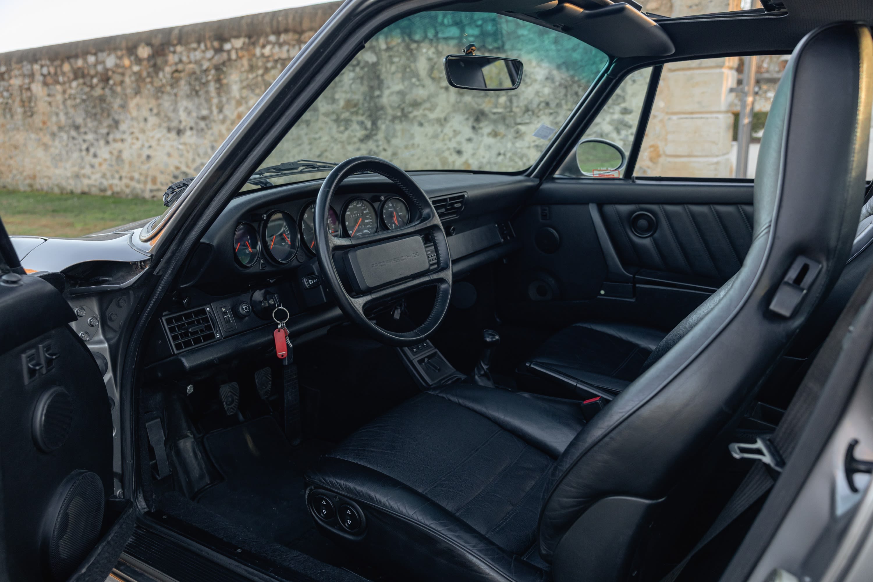 PORSCHE 911 964 Carrera 2 1990 used interior (1)