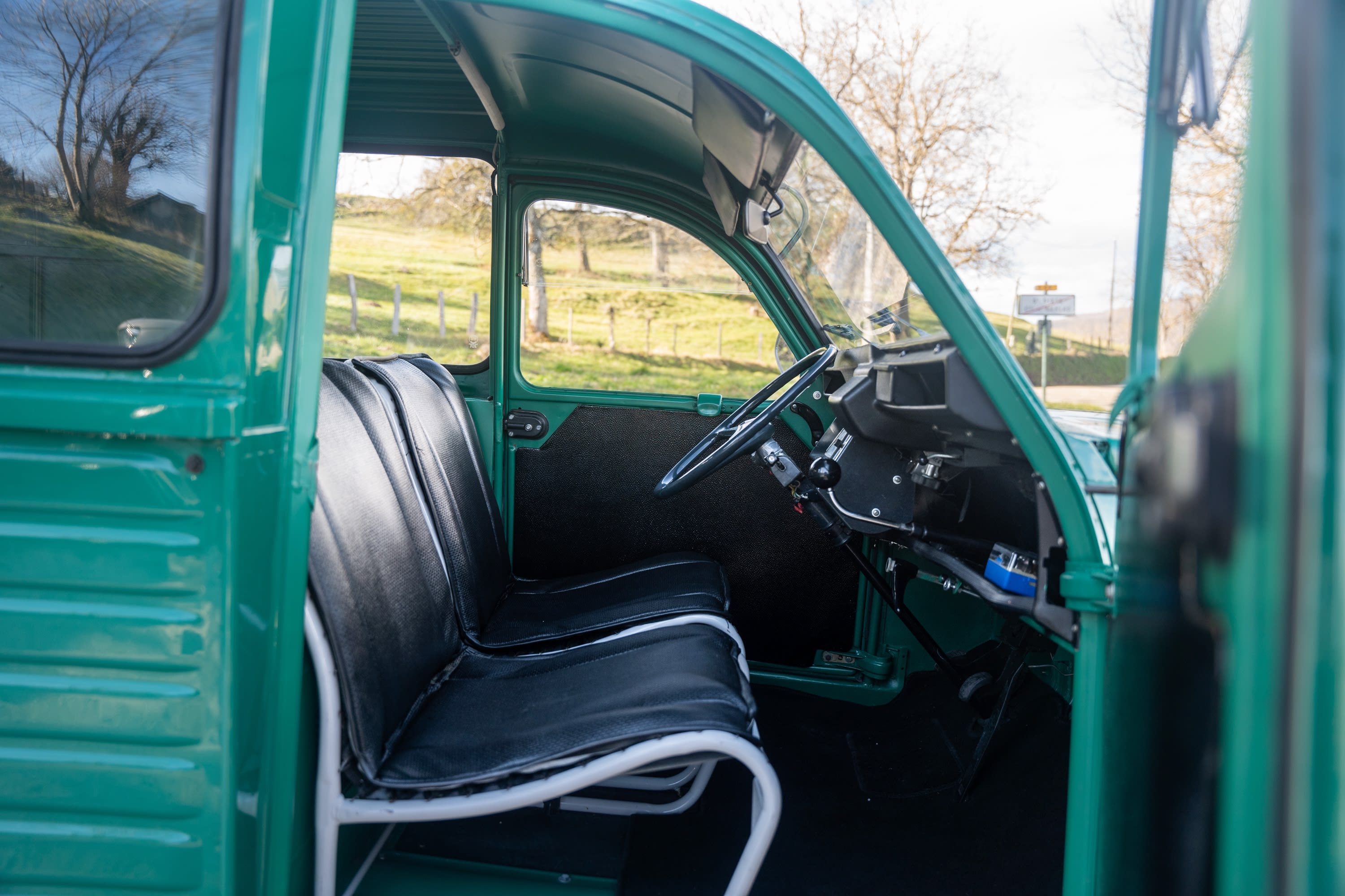 CITROEN 2 Cv Aks 400 Fourgonnette 1970 occasion intérieur (1)