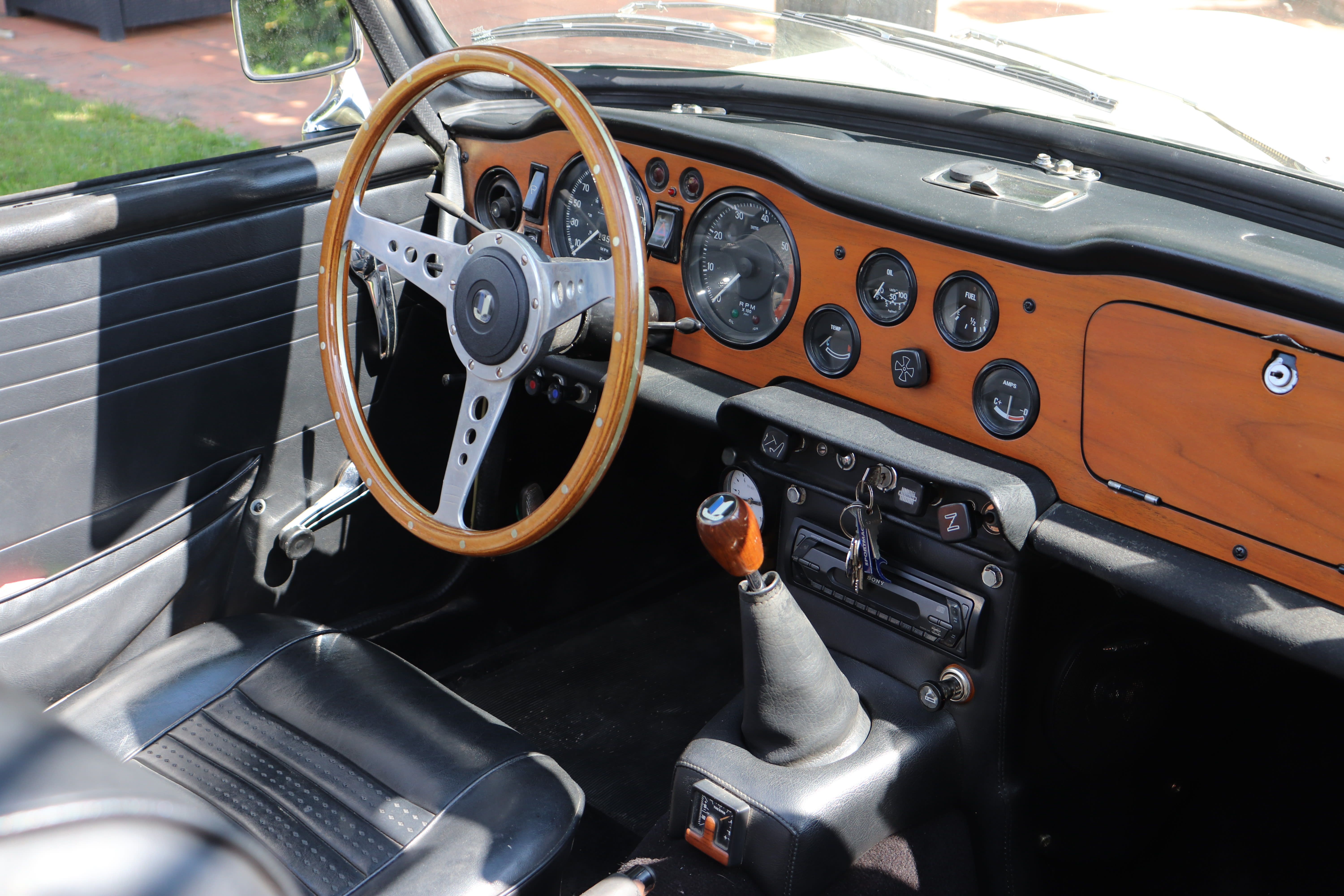 TRIUMPH Tr6   1969 occasion intérieur (1)