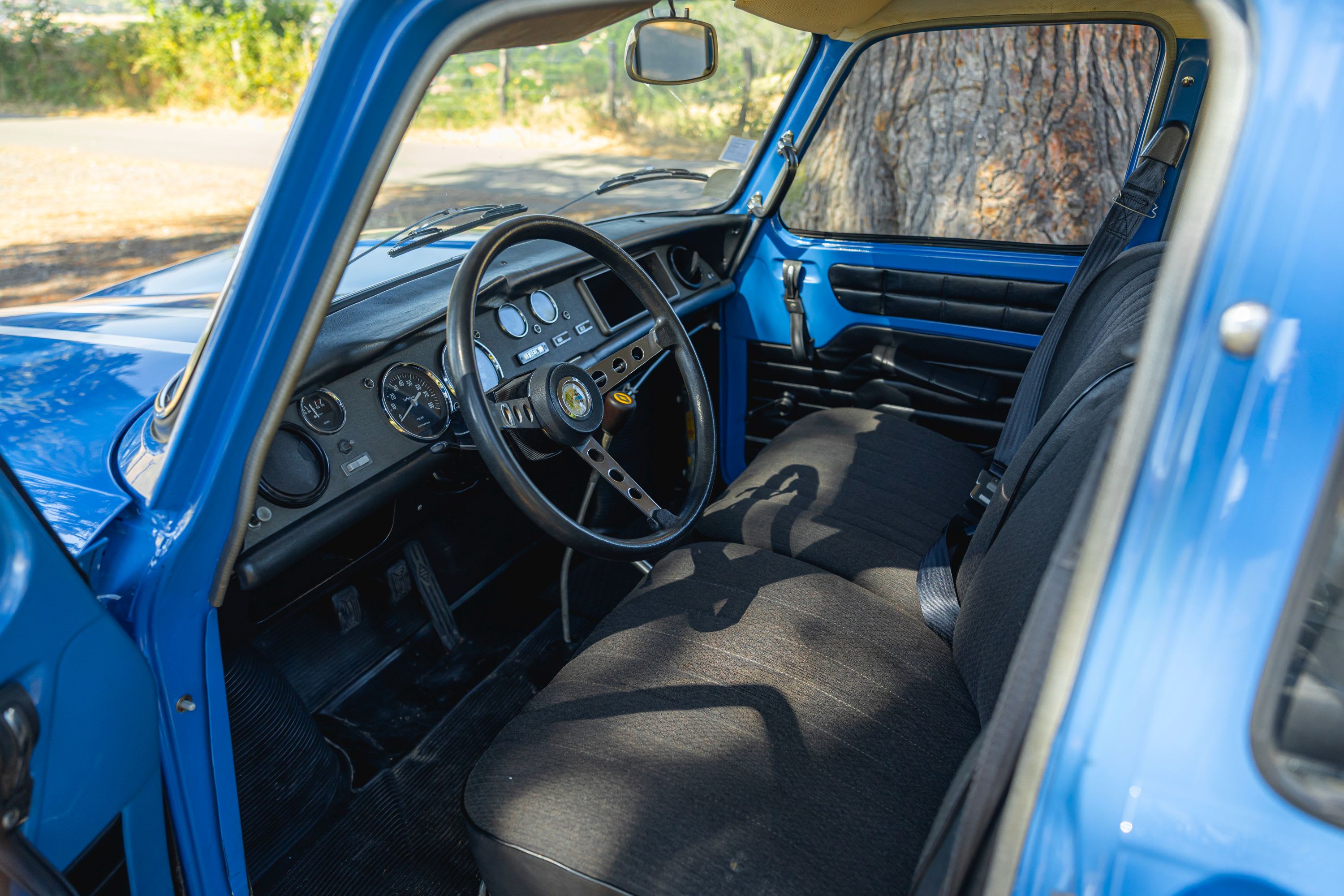 RENAULT R8 Gordini 1300 R1135 1966 occasion intérieur (1)