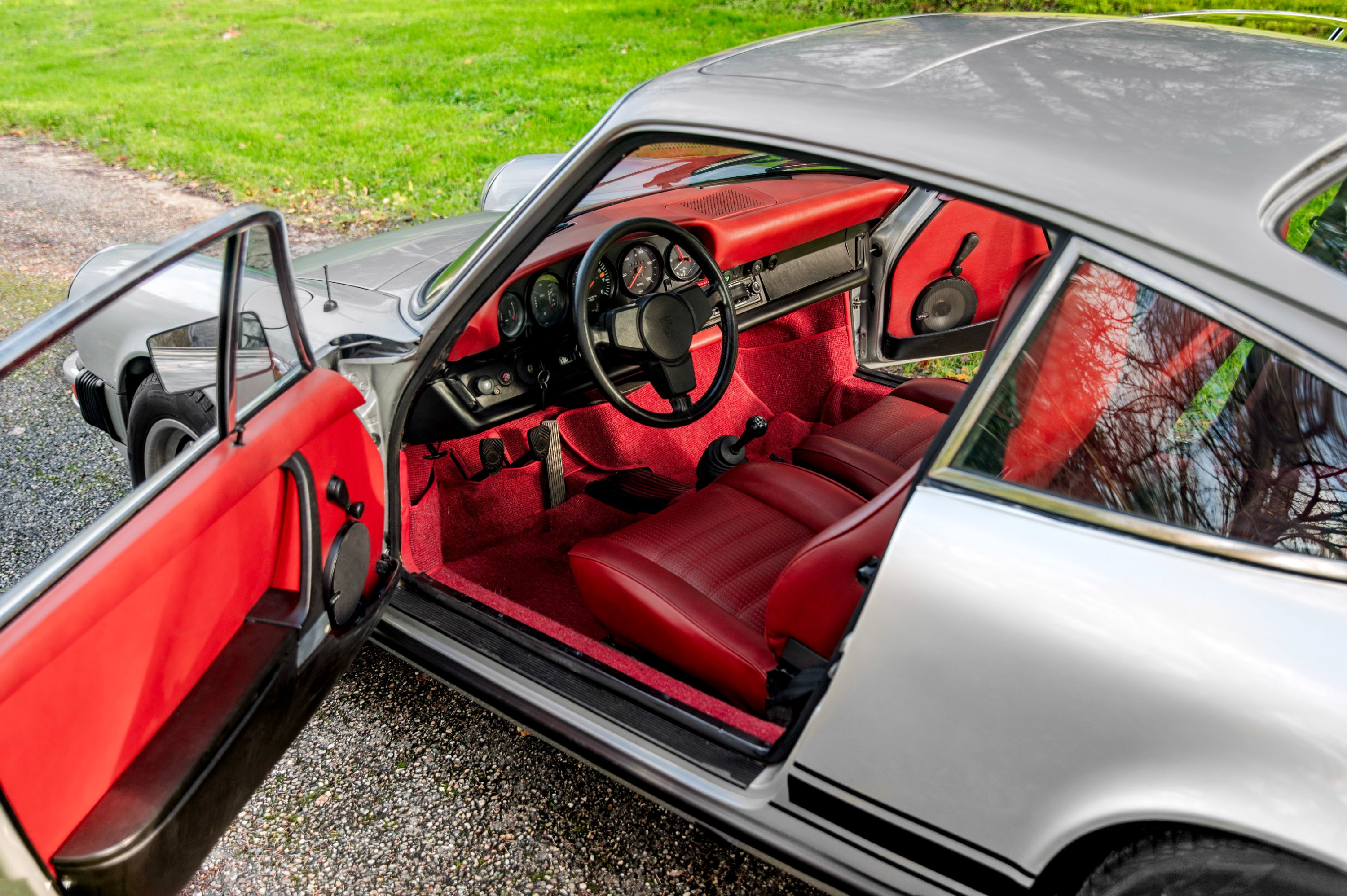 PORSCHE 911 2.7 S 1975 used interior (1)