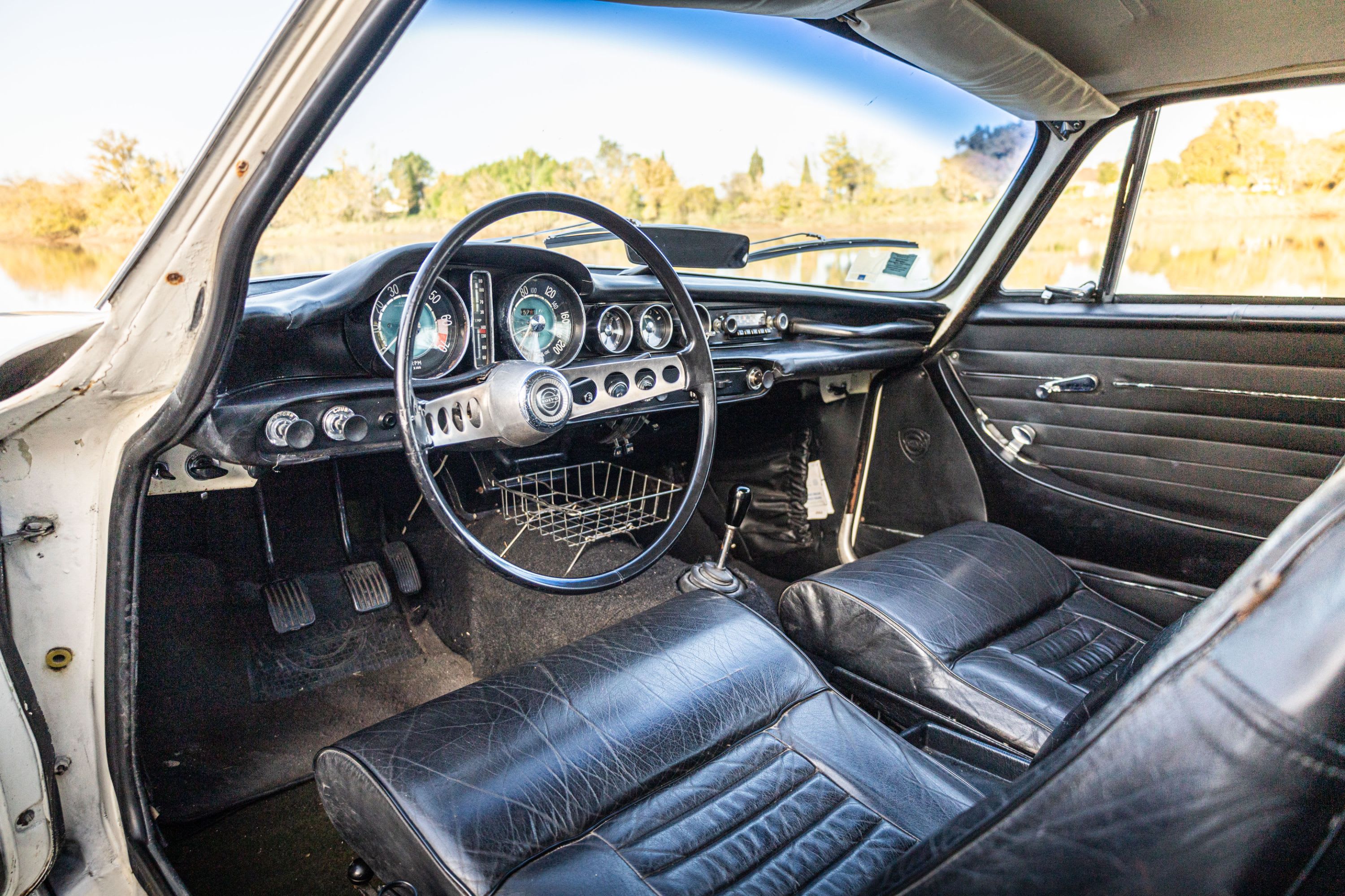 VOLVO P1800   1966 occasion intérieur (1)