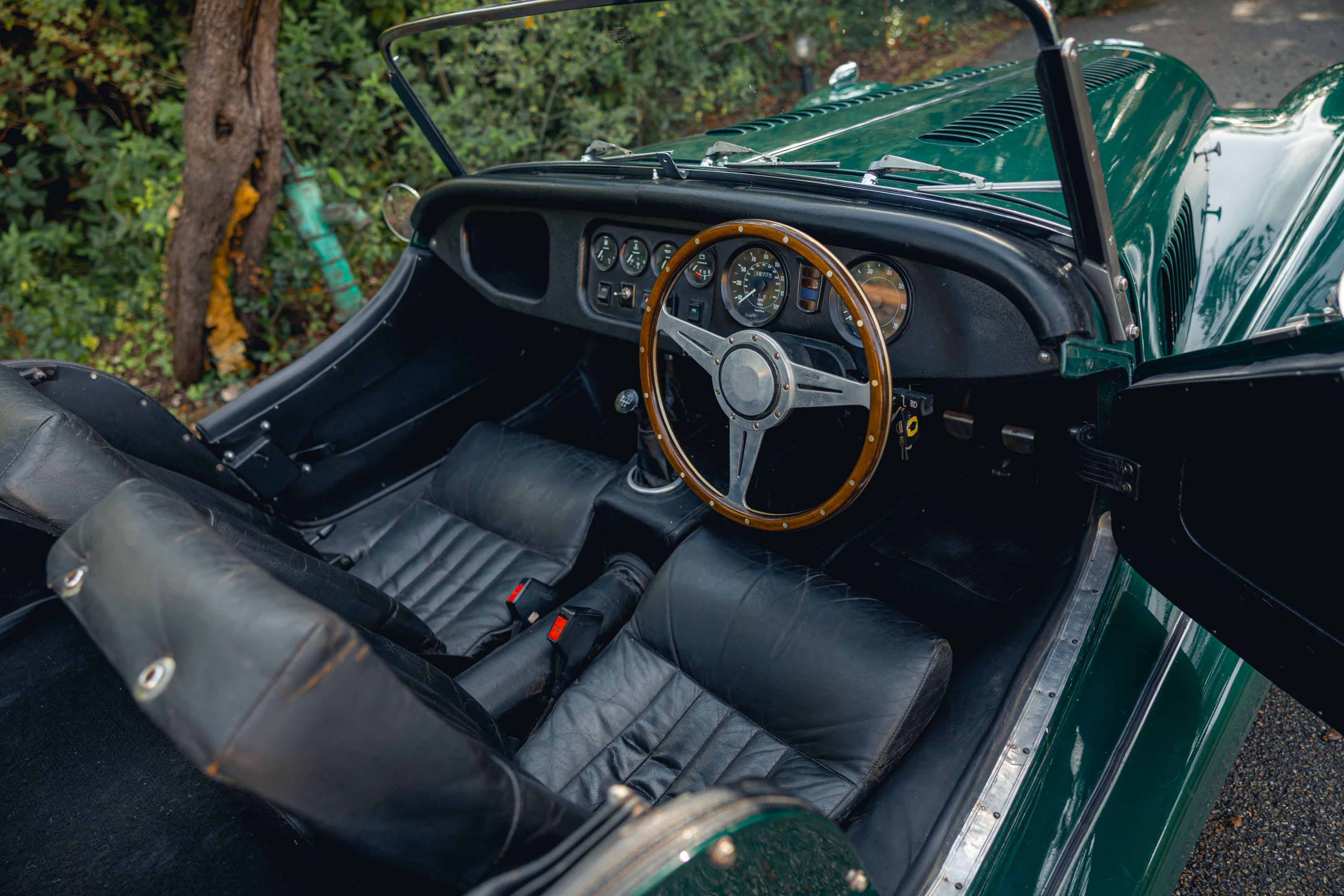 MORGAN Plus 8 1982 used interior (1)