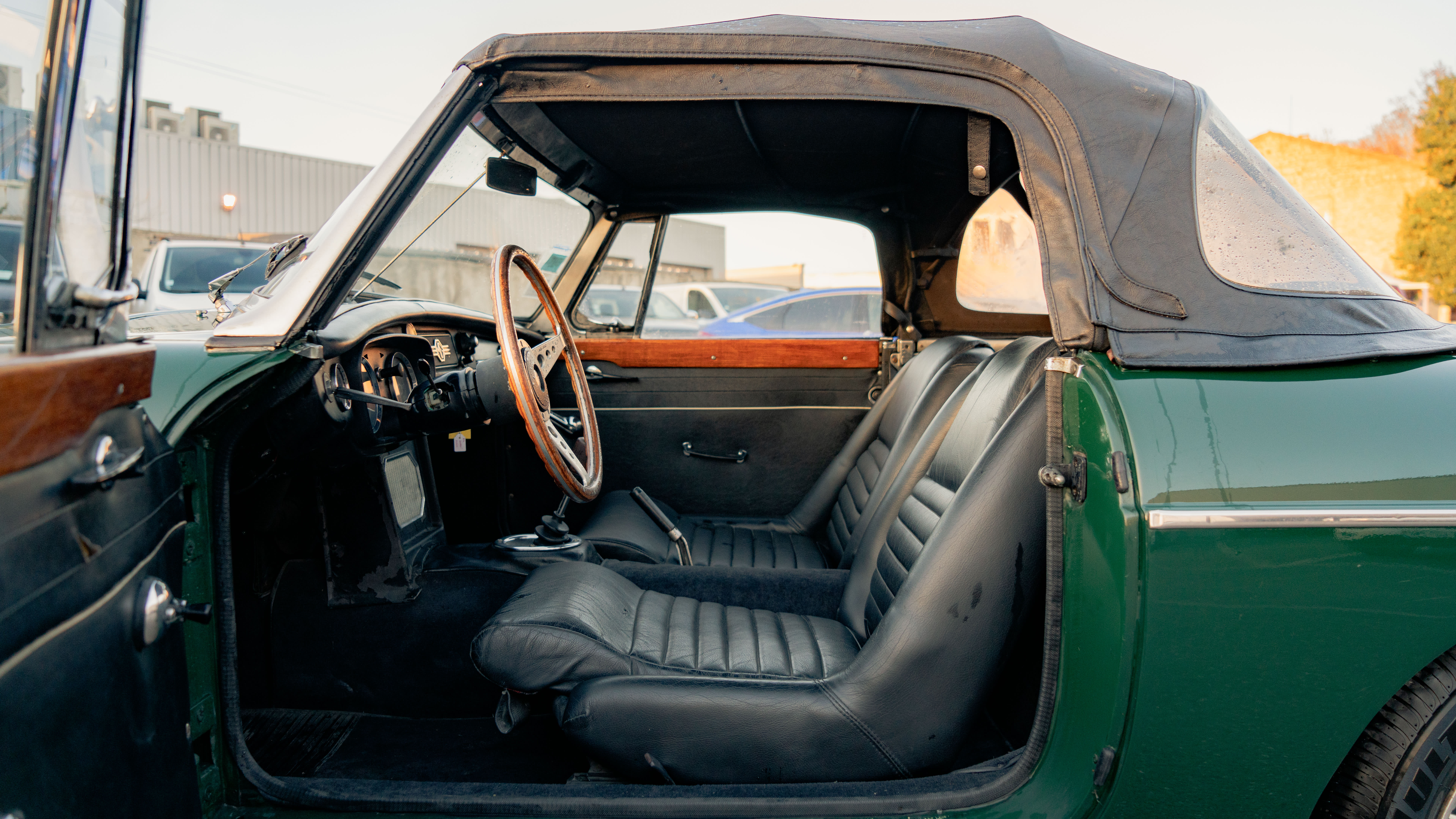 MG B 1965 used interior (1)