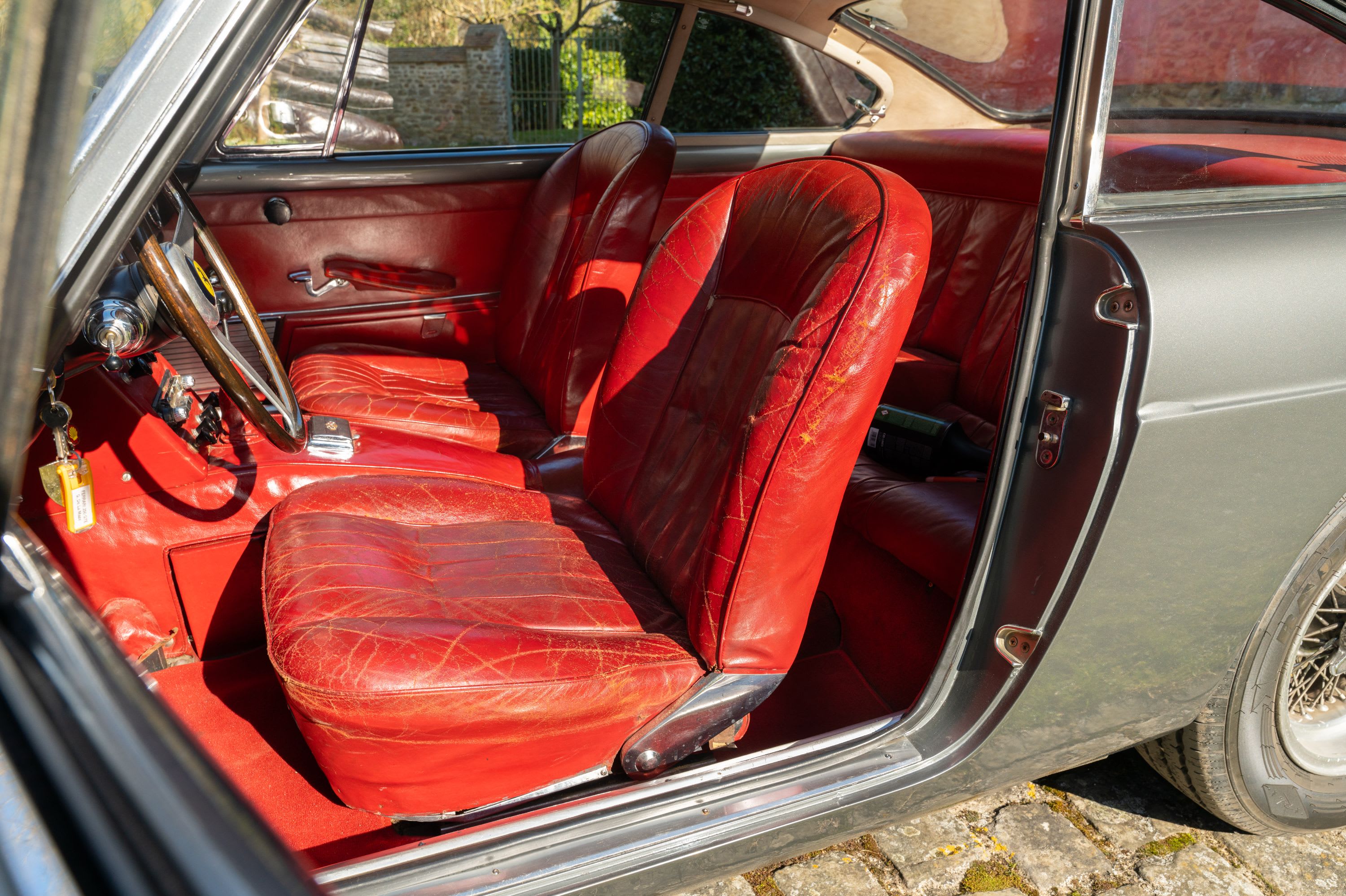 FERRARI 250 Gte 2+2 1962 occasion intérieur (1)