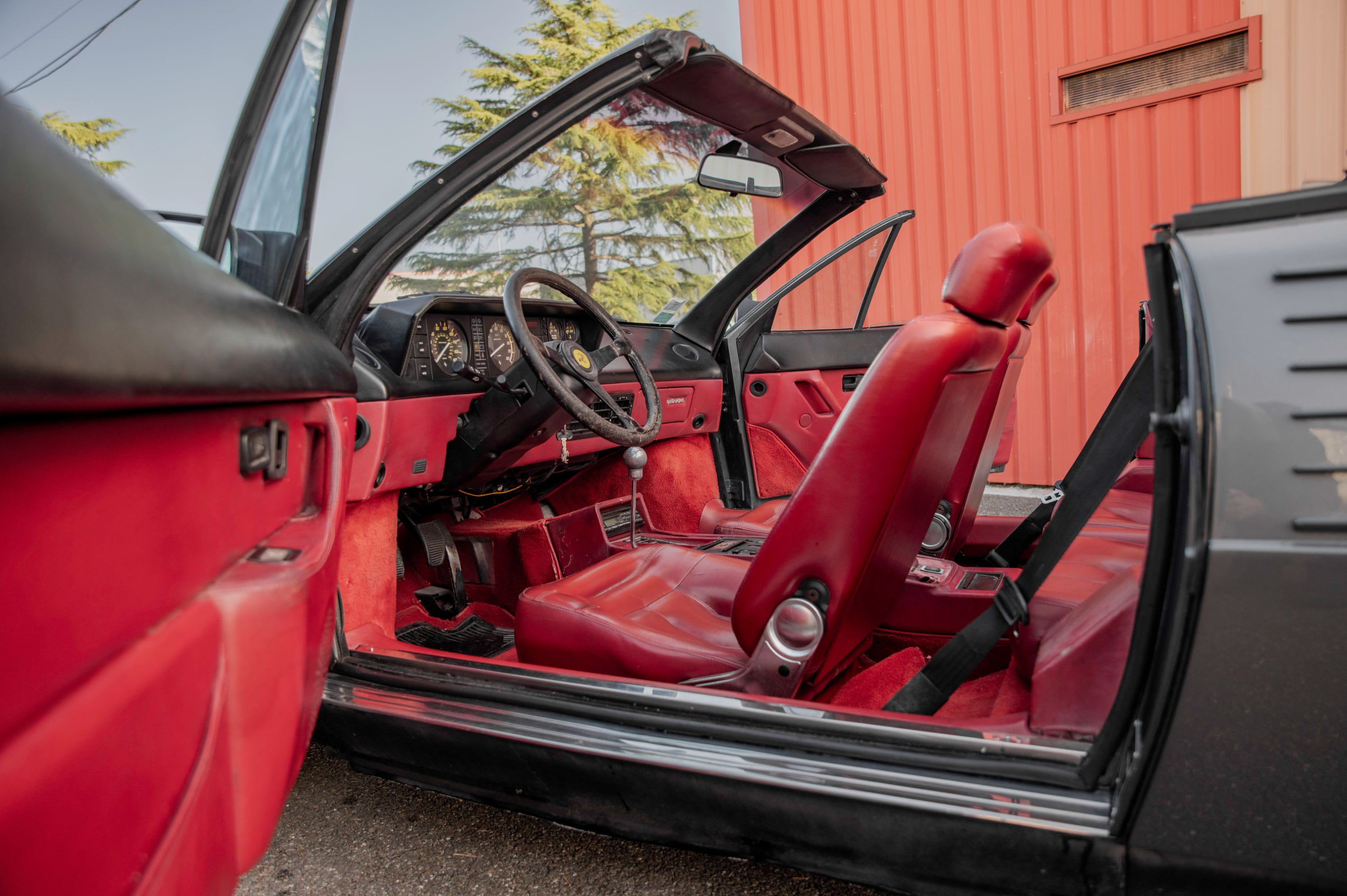 FERRARI Mondial 3.2 Cabriolet 1986 occasion intérieur (1)