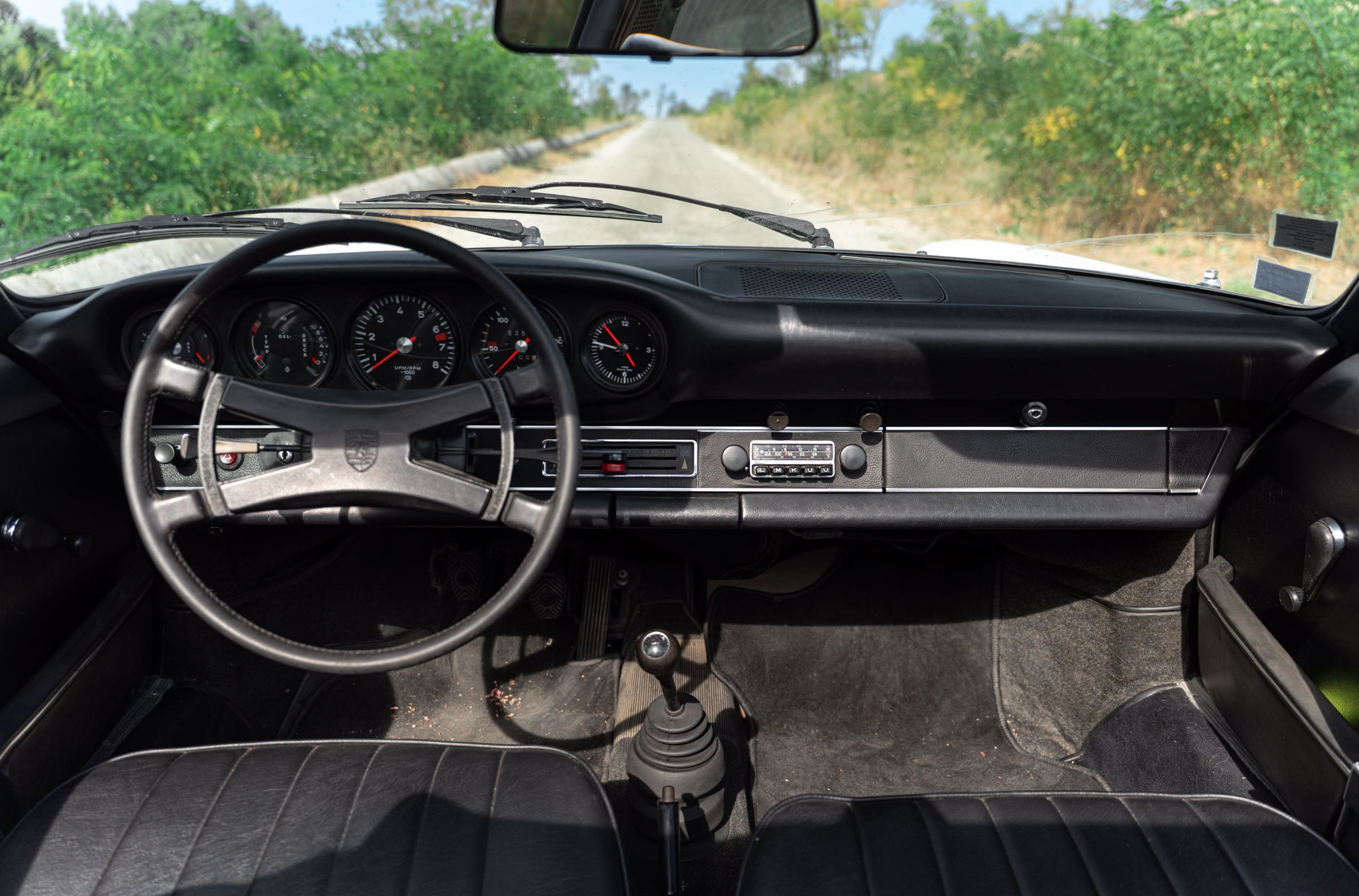 PORSCHE 911 2.4 T Targa 1973 occasion intérieur (1)