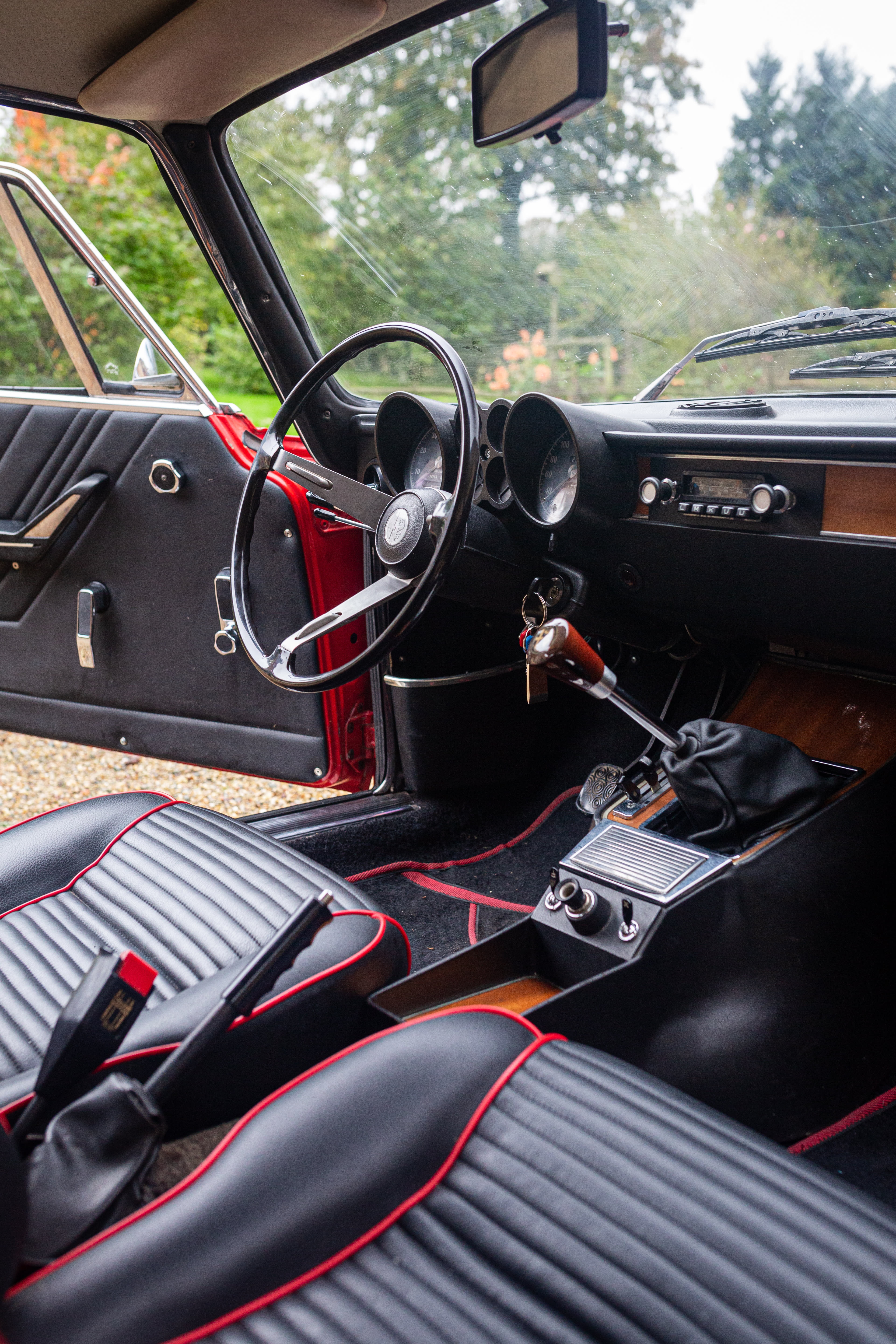 ALFA ROMEO Gt  1600 Junior 1975 occasion intérieur (1)