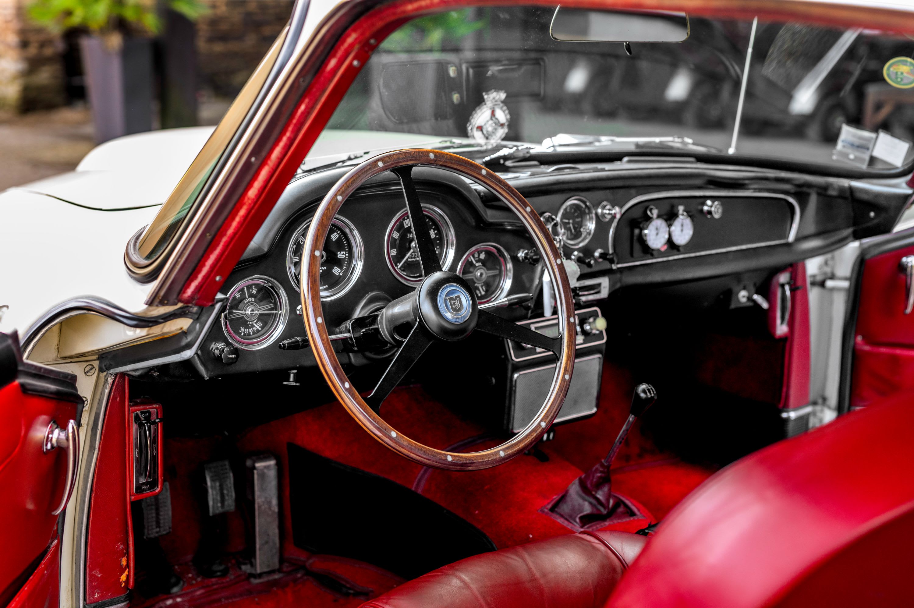 ASTON MARTIN Db4 Mk2 1961 occasion intérieur (1)