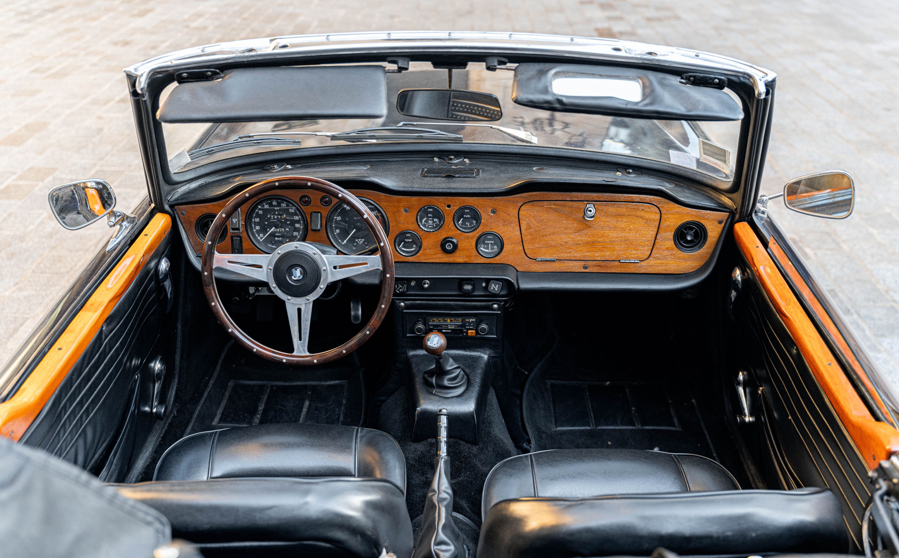 TRIUMPH Tr6 Pi Pi 1970 used interior (1)