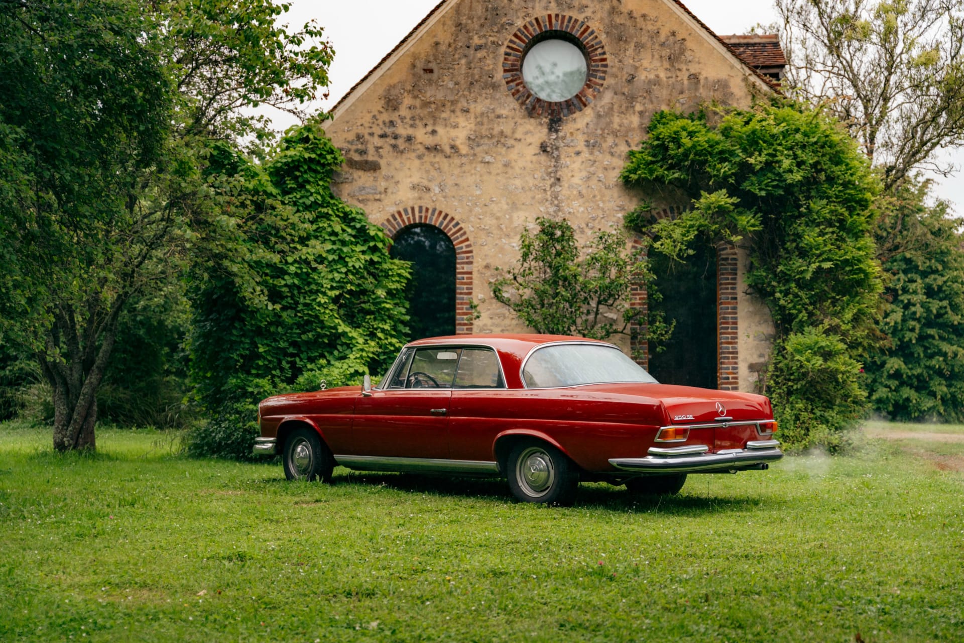 MERCEDES BENZ W111  250 Se 1967 occasion extérieur (2)
