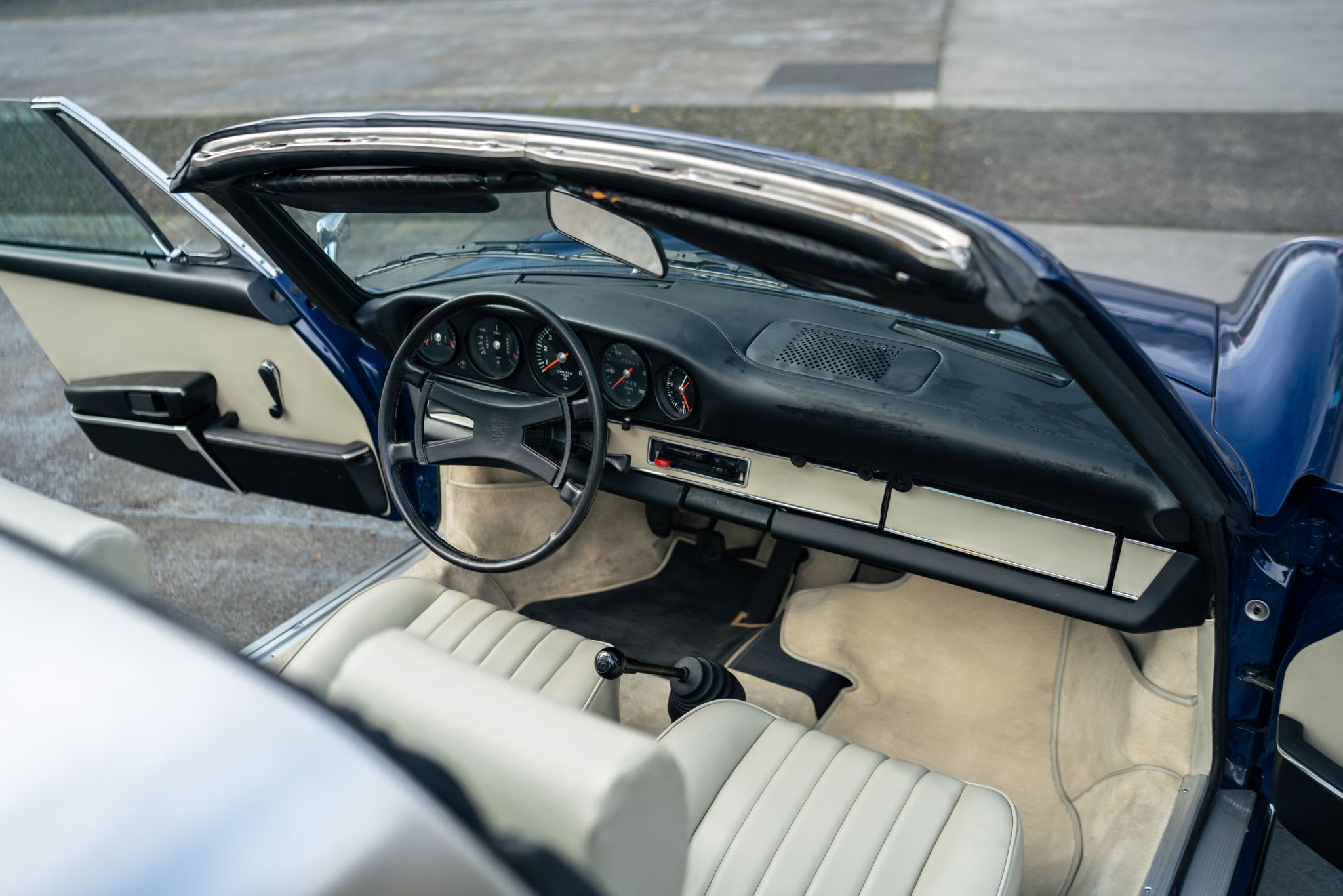 PORSCHE 911 2.4 S Targa 1972 occasion intérieur (1)