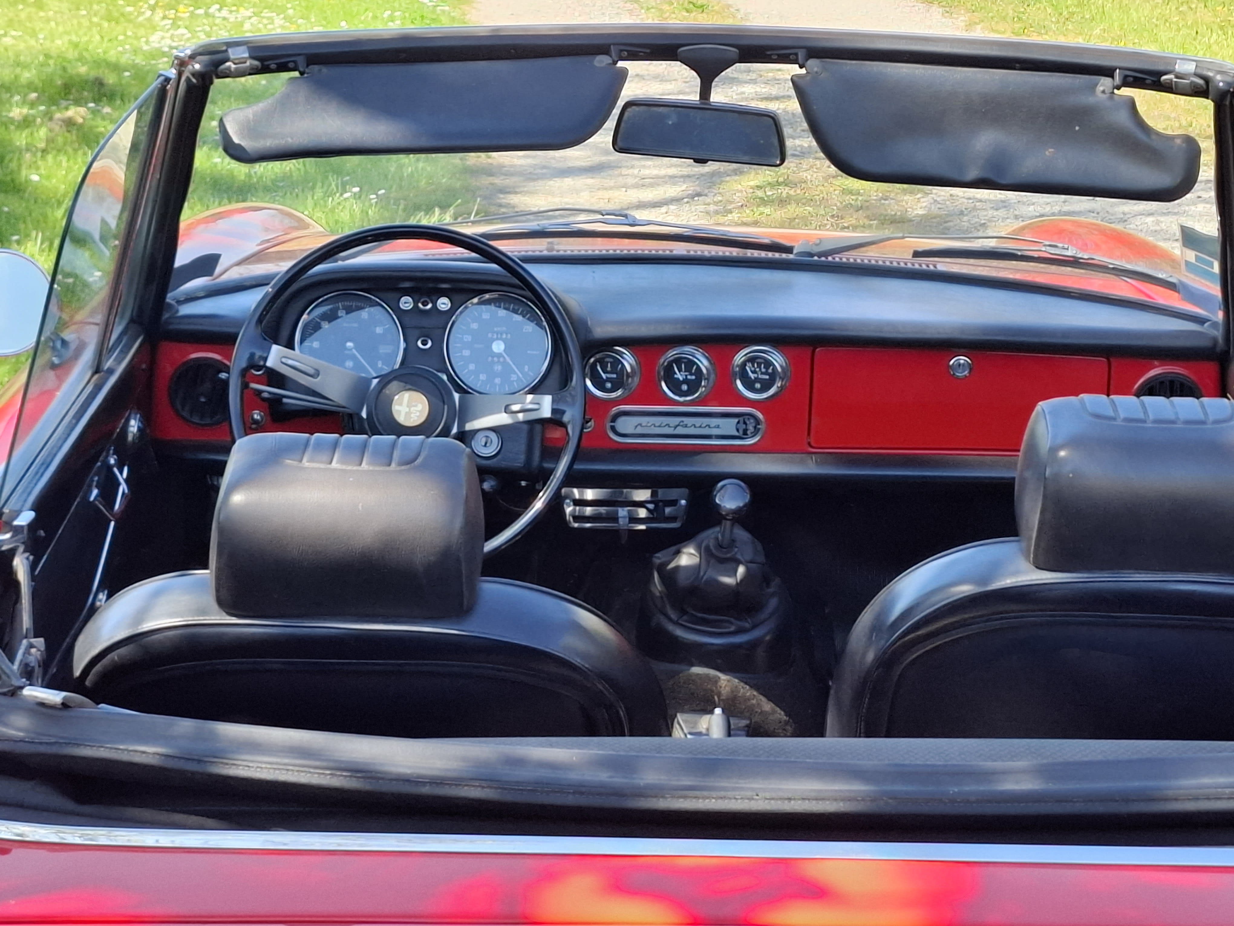 ALFA ROMEO Spider Coda Tronca 1972 used interior (1)
