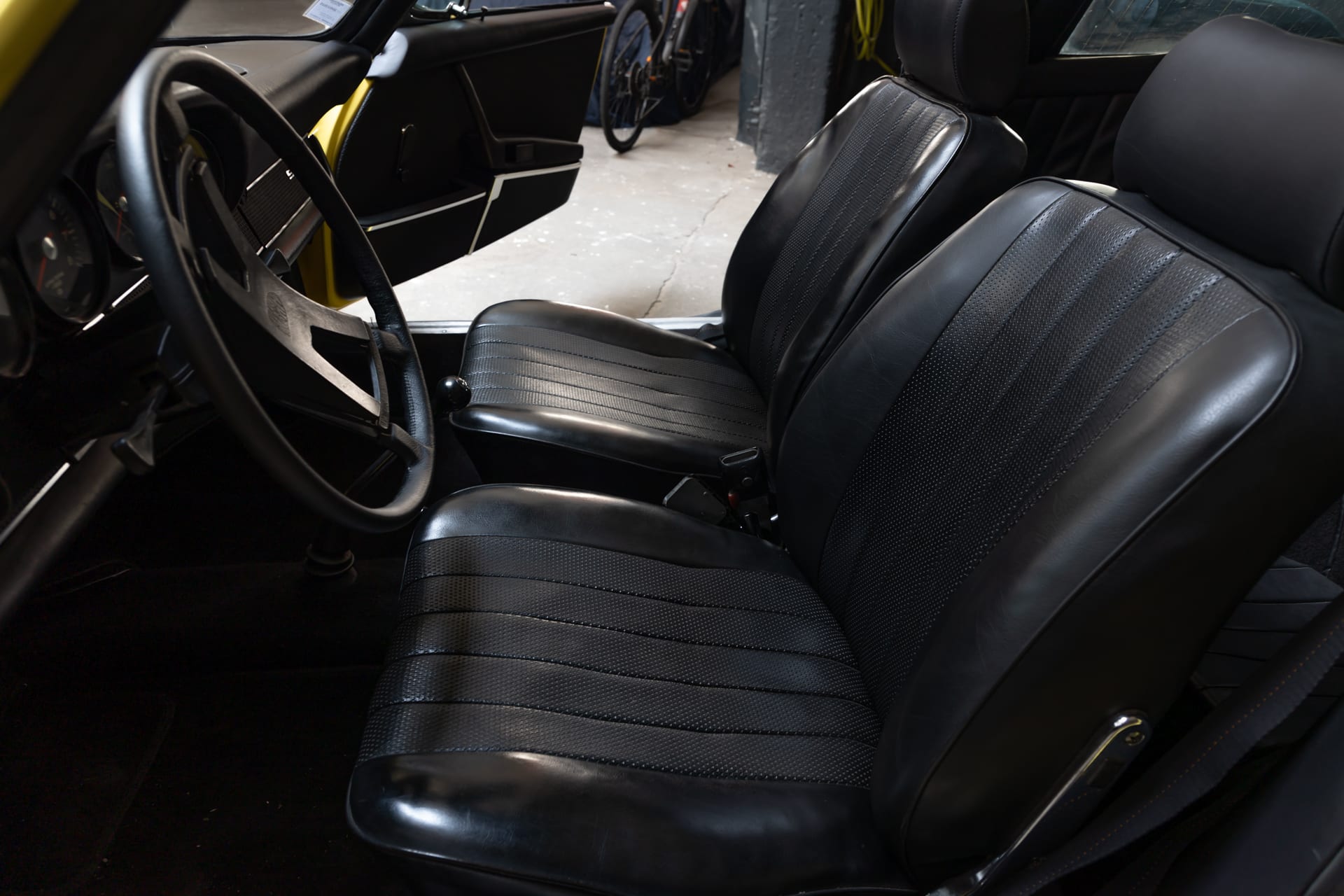 PORSCHE 911 2.0 S Targa 1968 used interior (1)