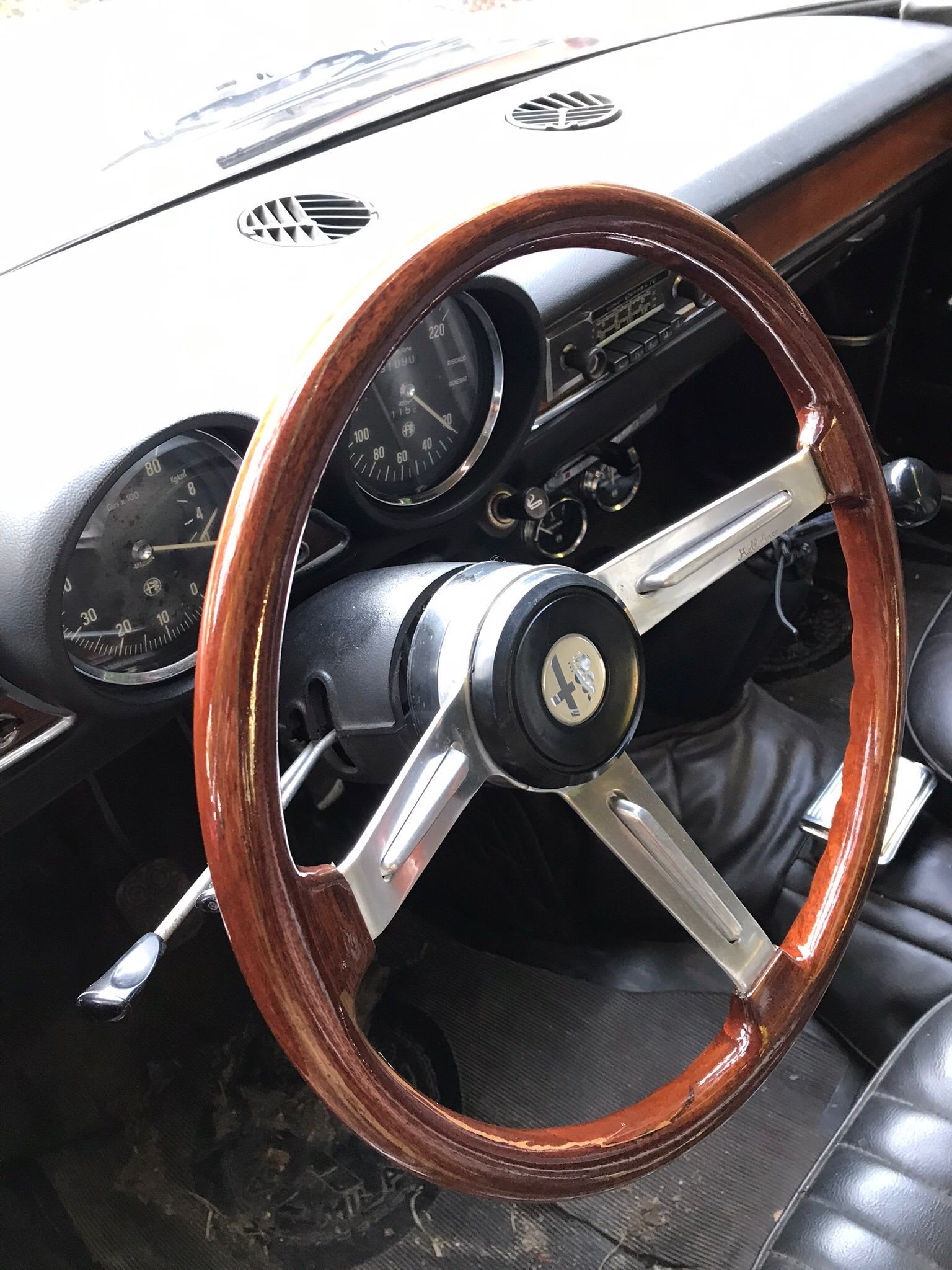 ALFA ROMEO Gt 1300 Junior Bertone 1971 occasion intérieur (1)