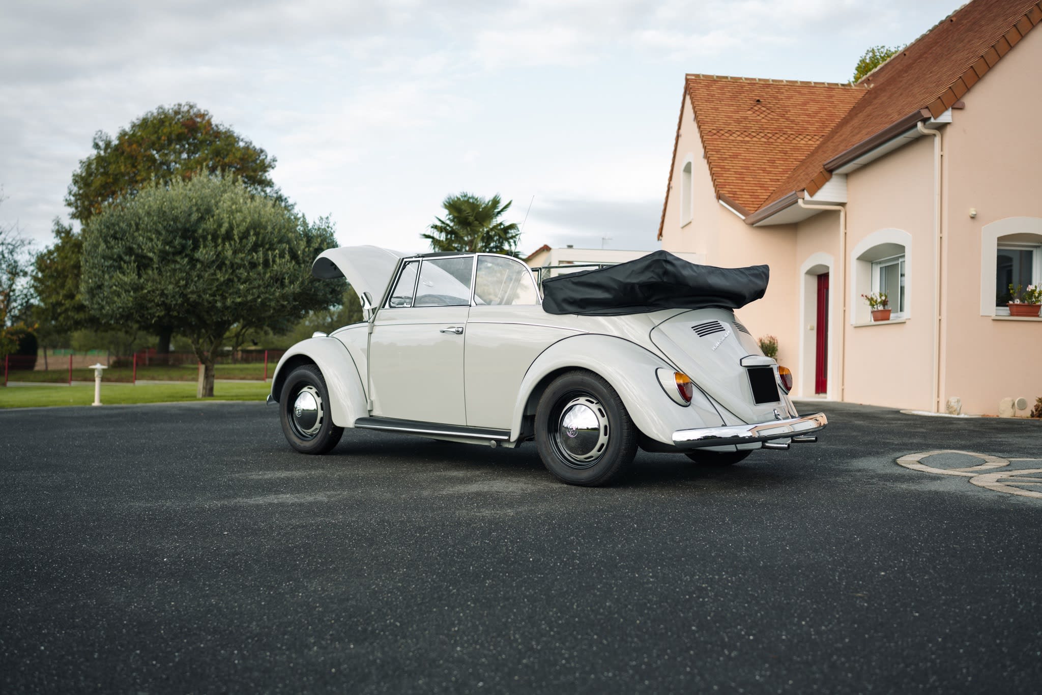VOLKSWAGEN Coccinelle Cabriolet 1967 used exterior (2)