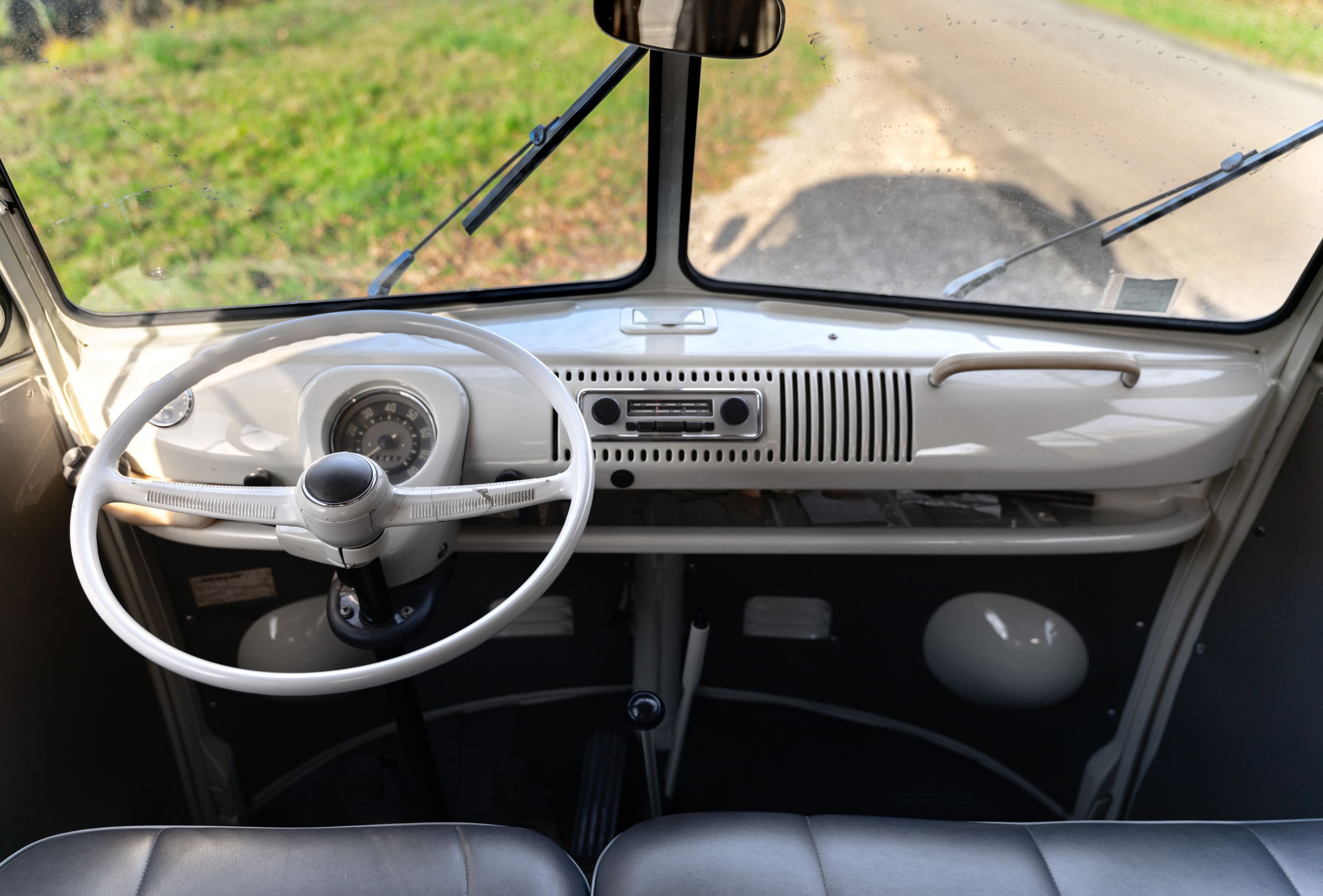 VOLKSWAGEN Typ 2  T1 Combi Camping Car 1967 occasion intérieur (1)