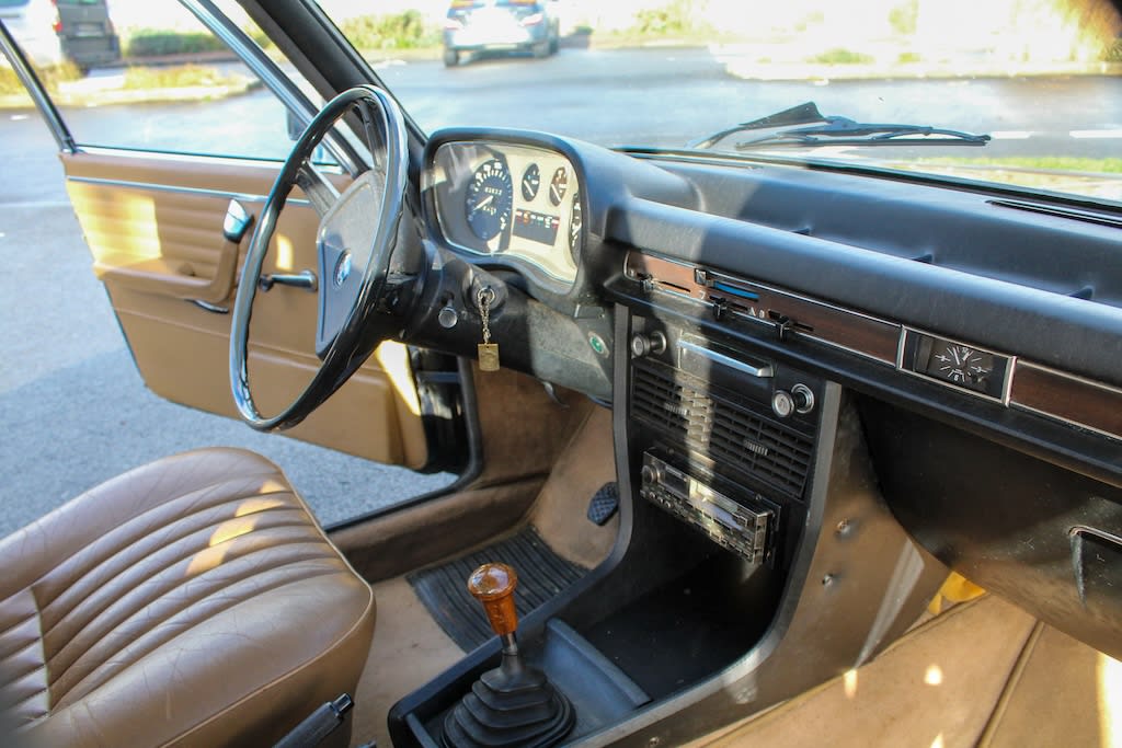 BMW E3 2800 1974 used interior (1)