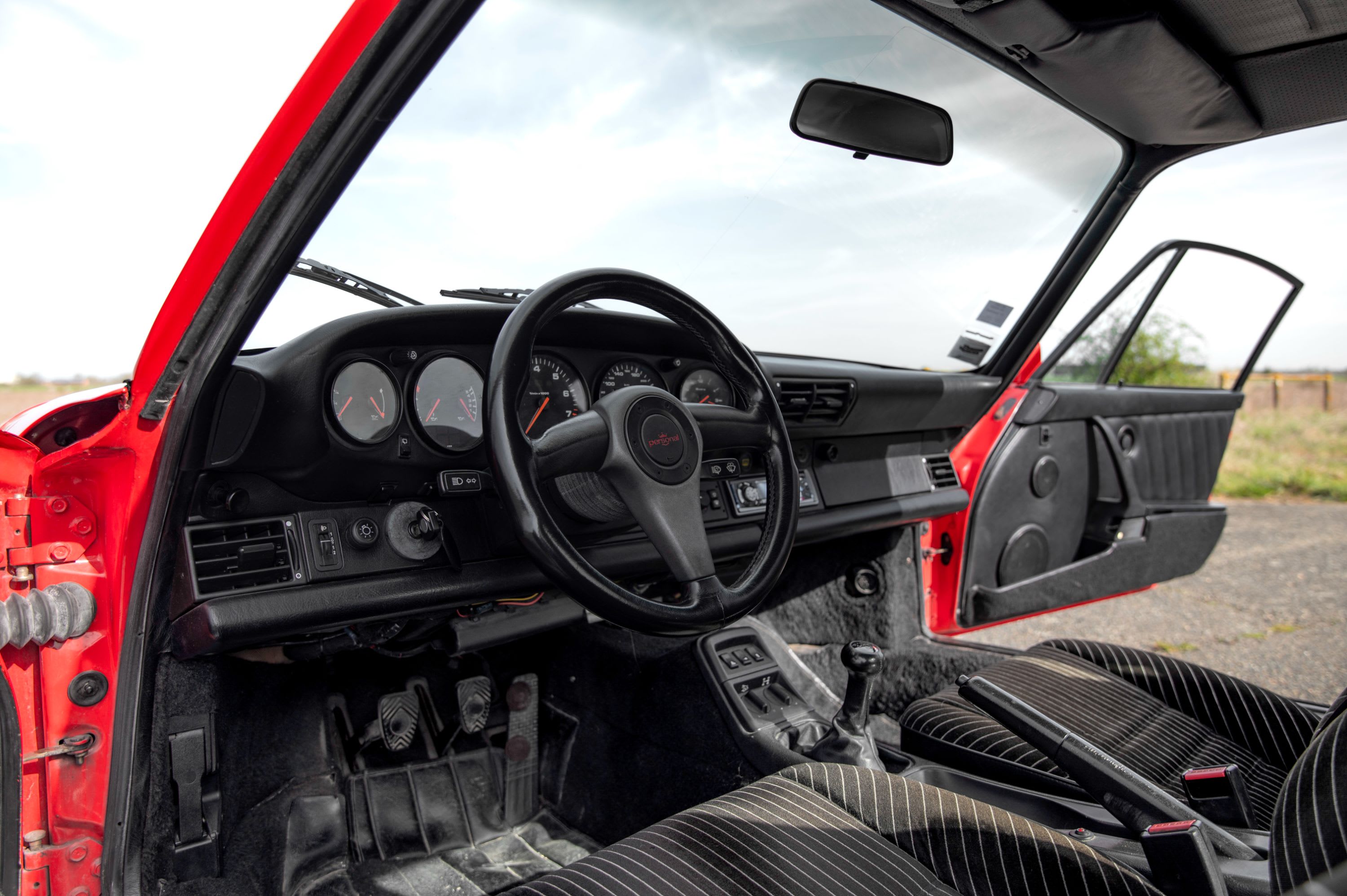 PORSCHE 911 964 Carrera 4  1990 used interior (1)