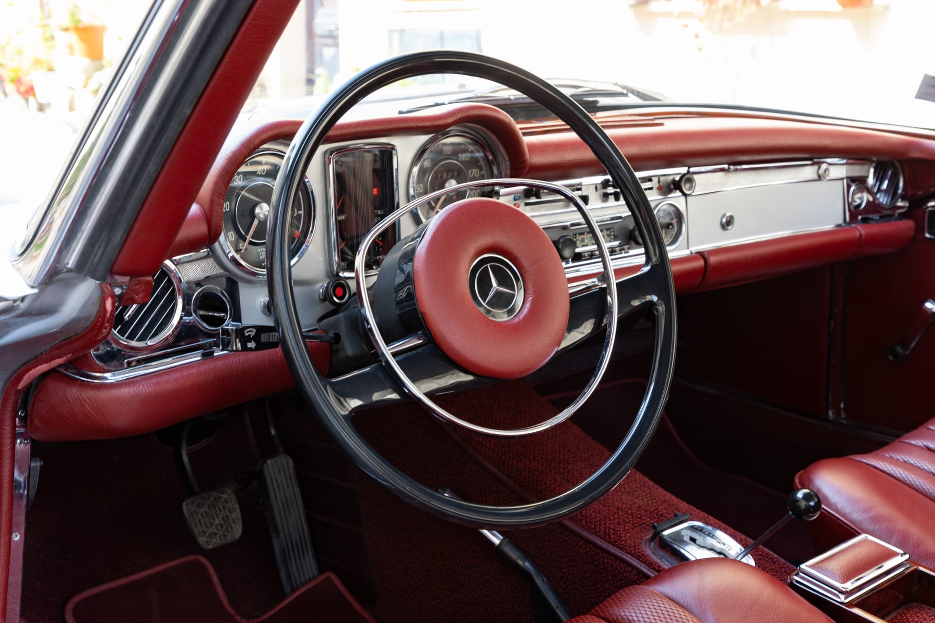 MERCEDES BENZ 280 Sl Pagode 1969 occasion intérieur (1)