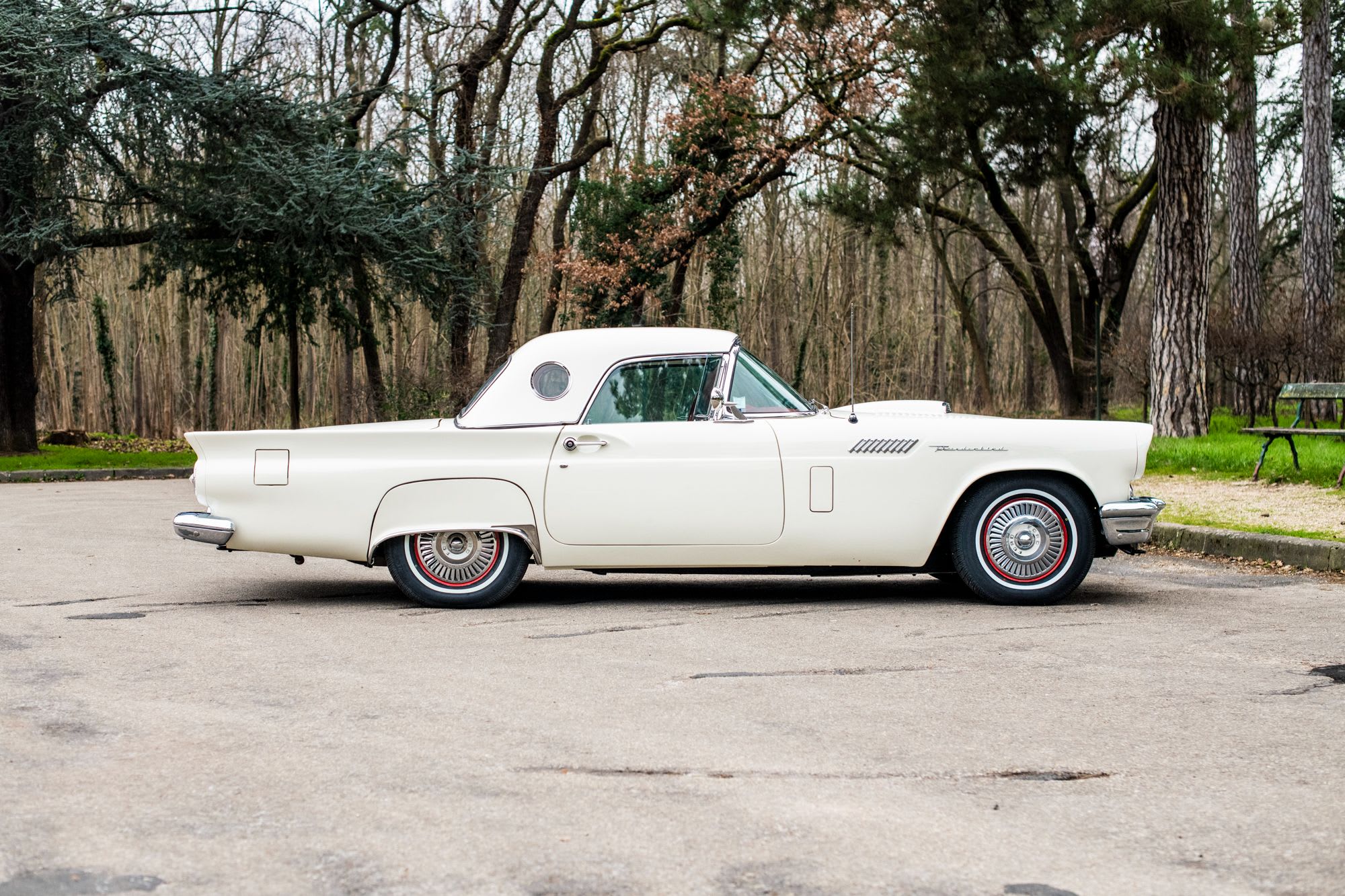 Ford Thunderbird  