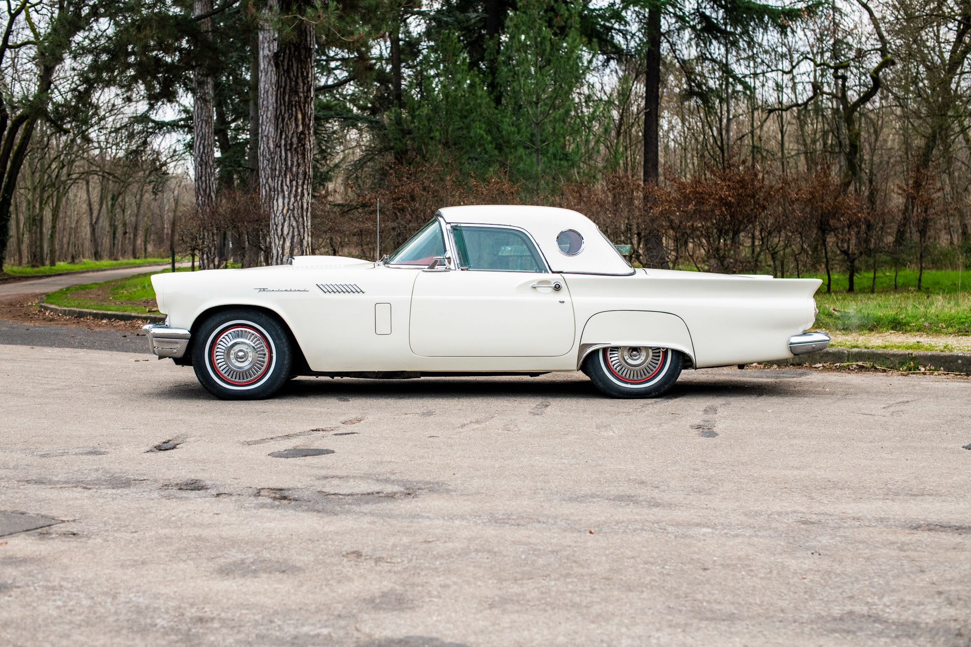 Ford Thunderbird  