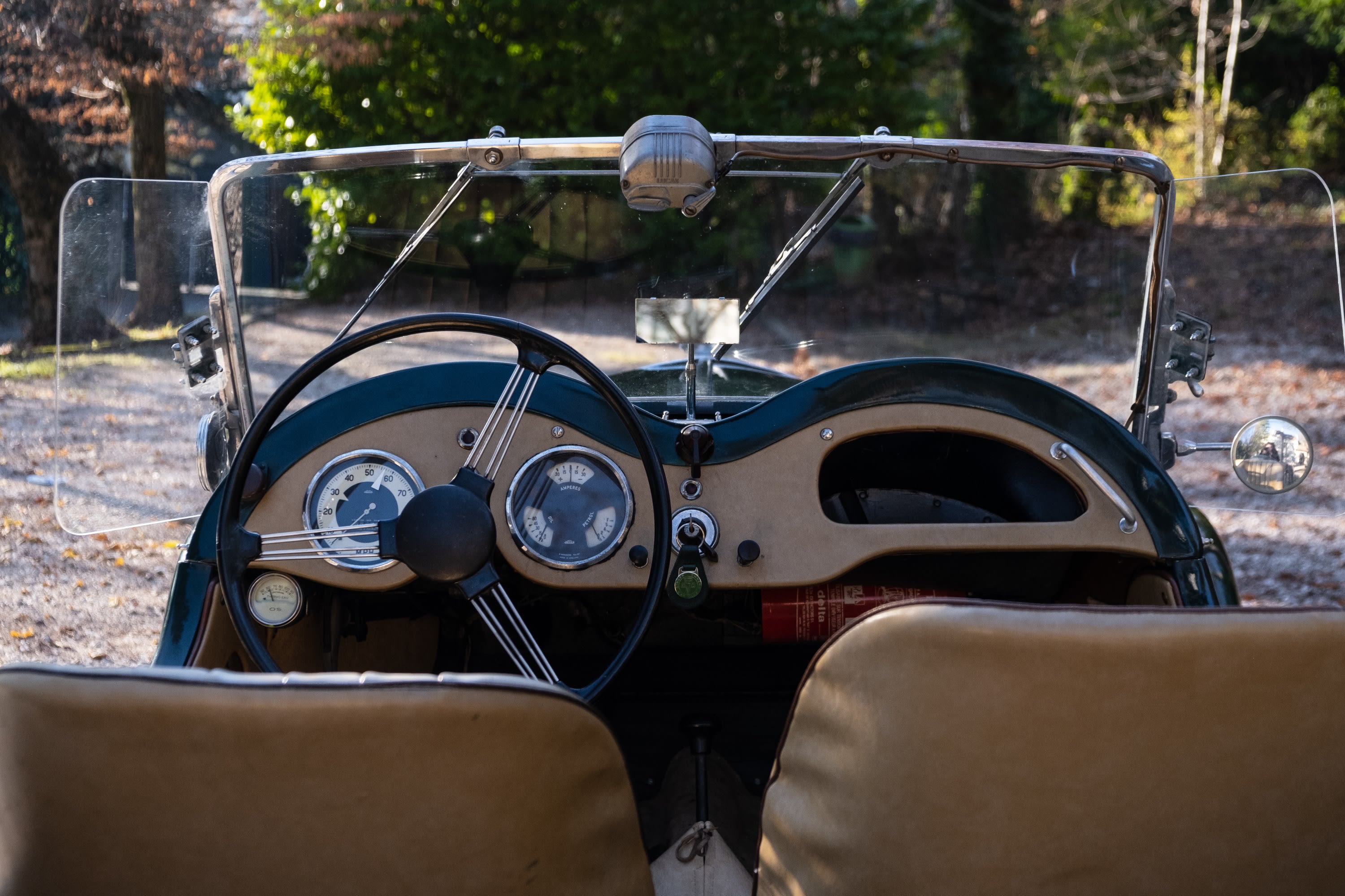 SINGER 4ad 1955 used interior (1)