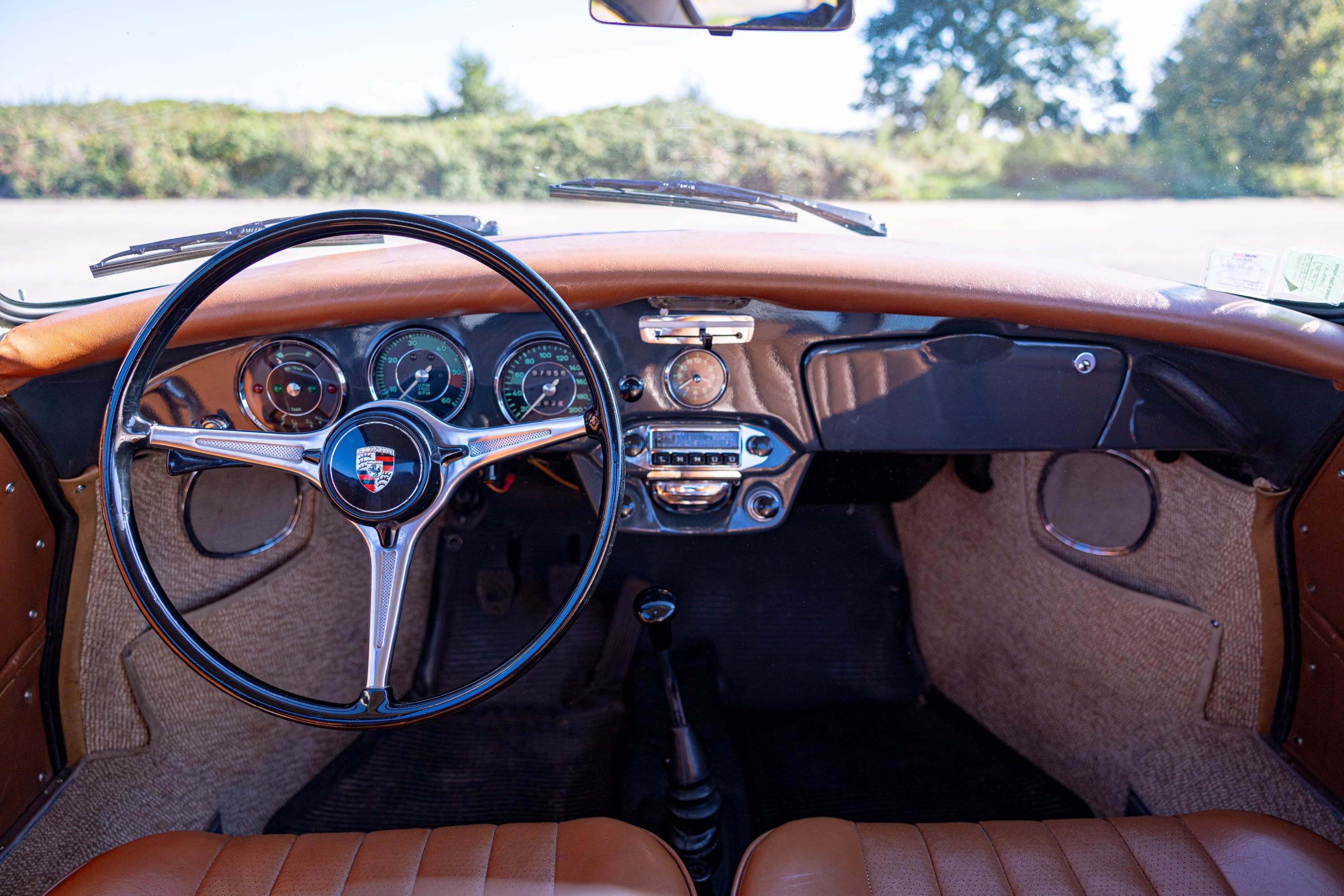 PORSCHE 356  C 1600 1964 occasion intérieur (1)