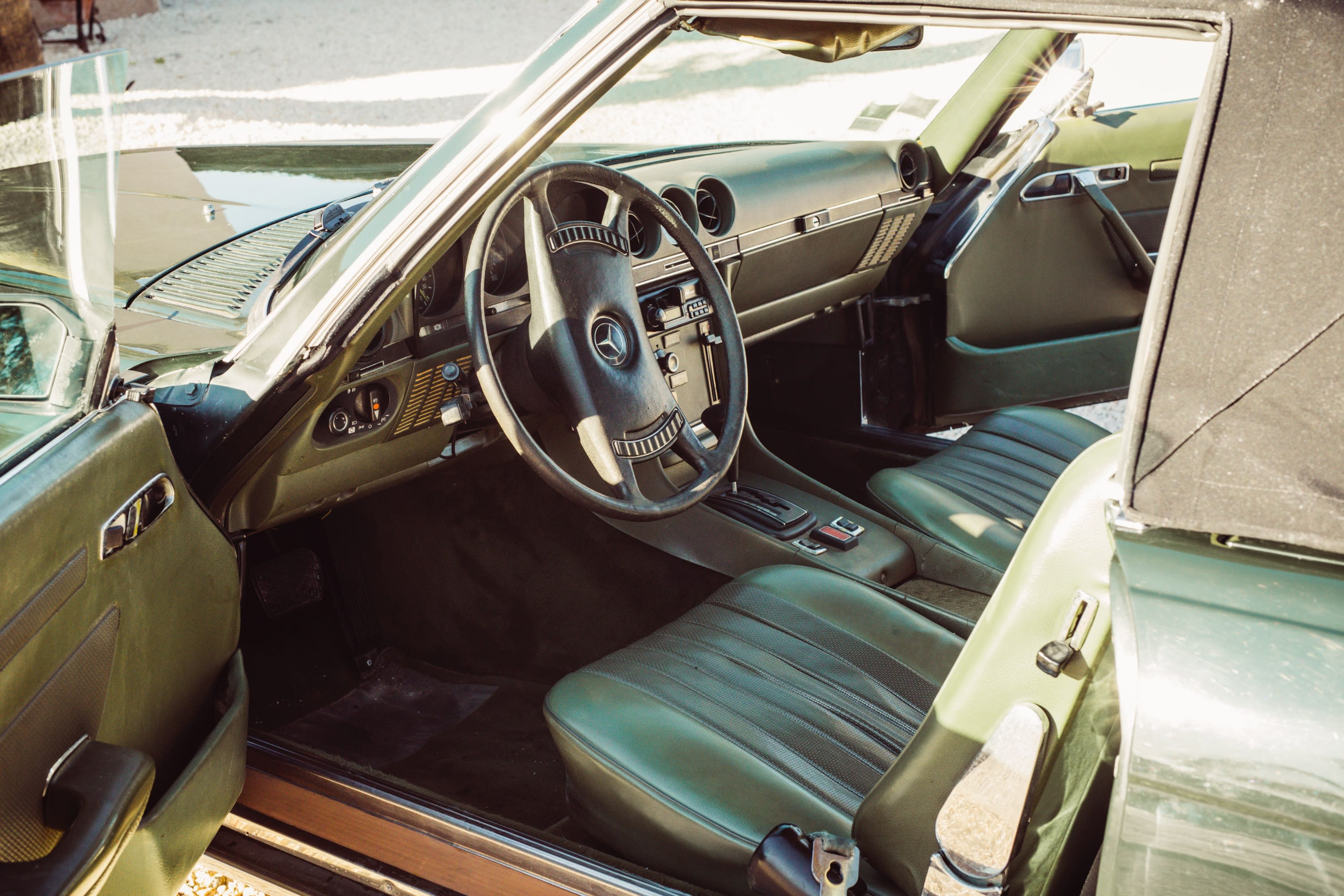 MERCEDES BENZ 350 Sl R107 1972 occasion intérieur (1)