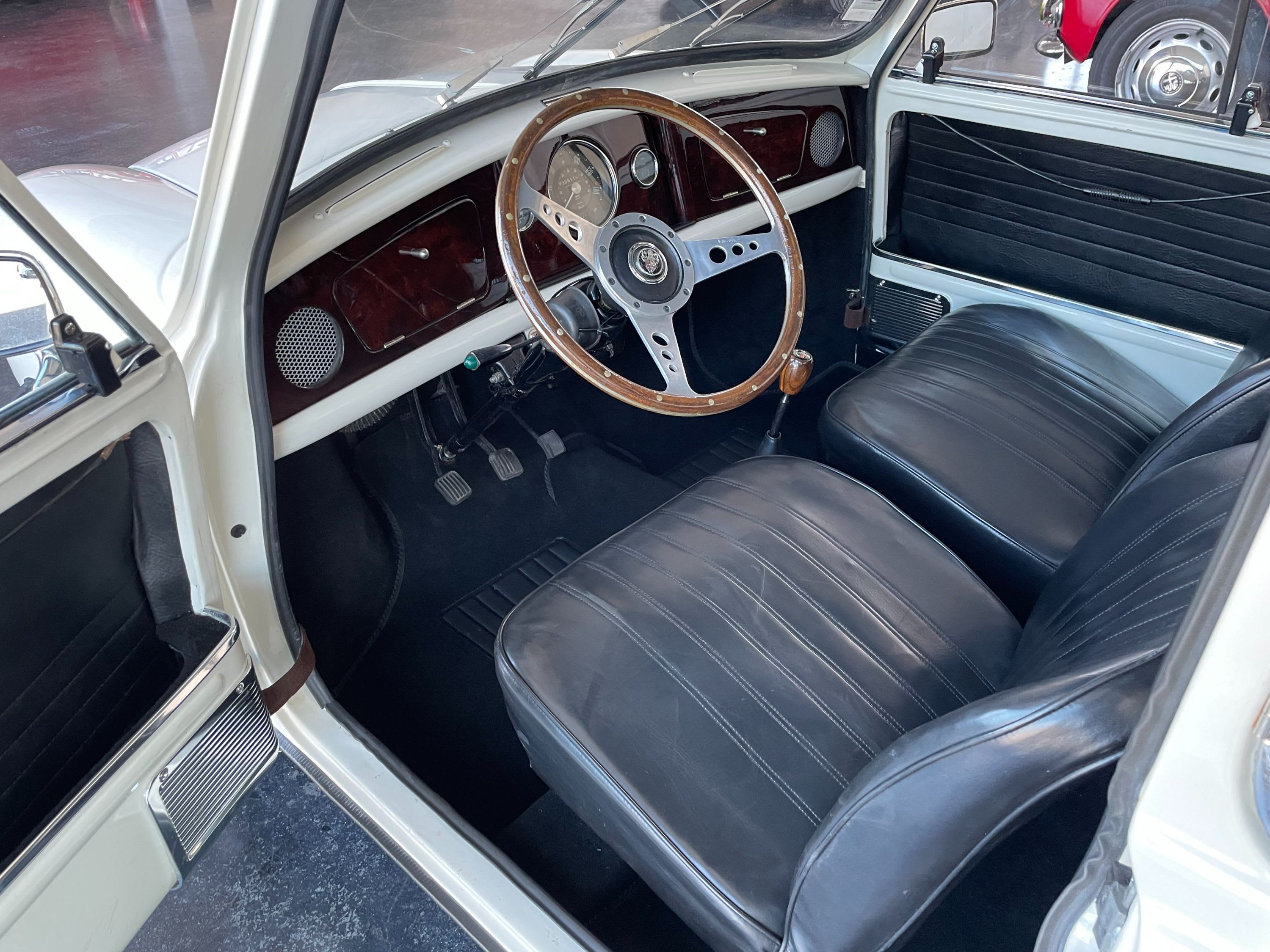 AUSTIN Mini Mk1 1966 used interior (1)