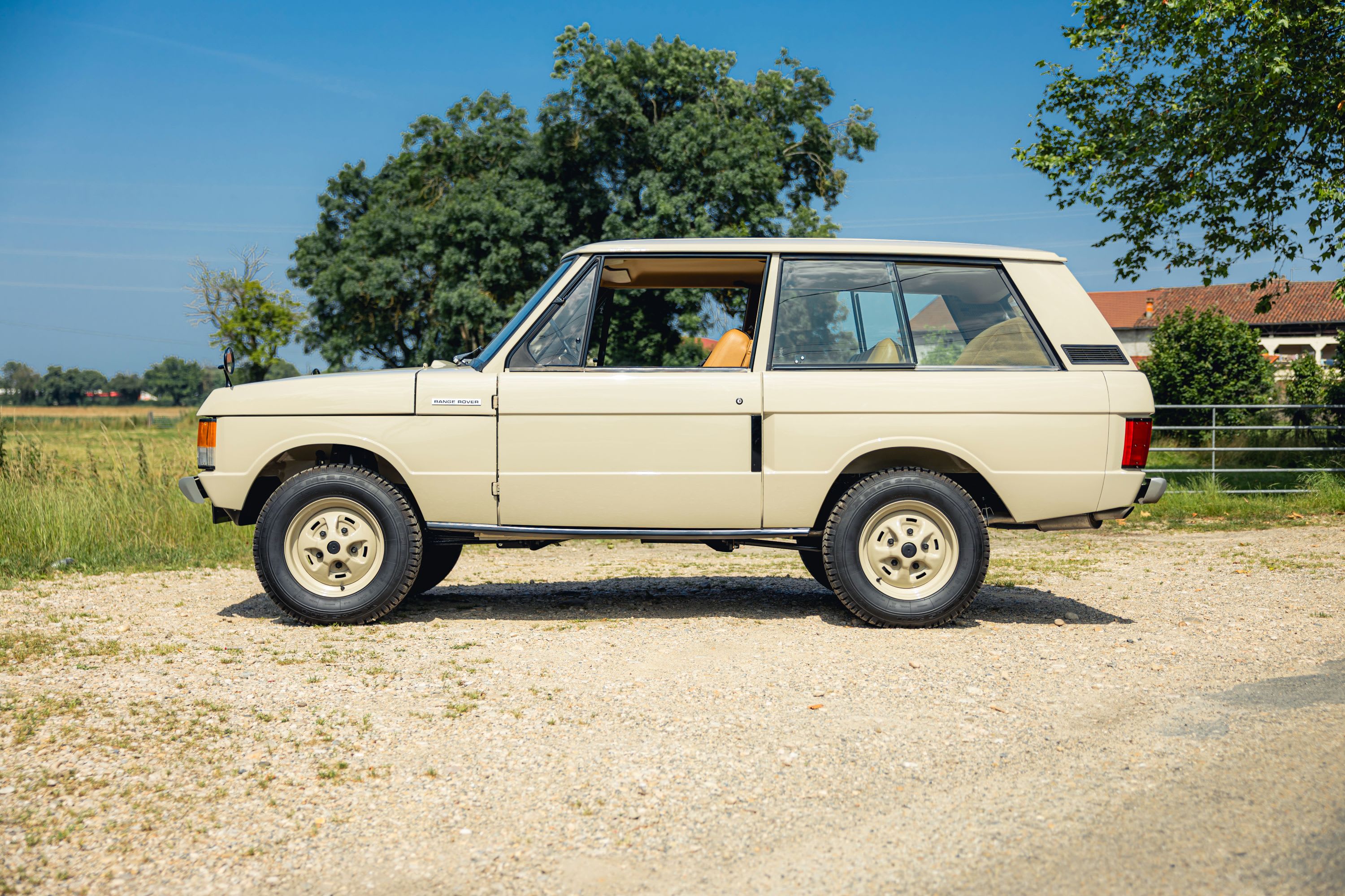 LAND ROVER Range Rover Classic Carburettor 3-door 1971 used video (1)