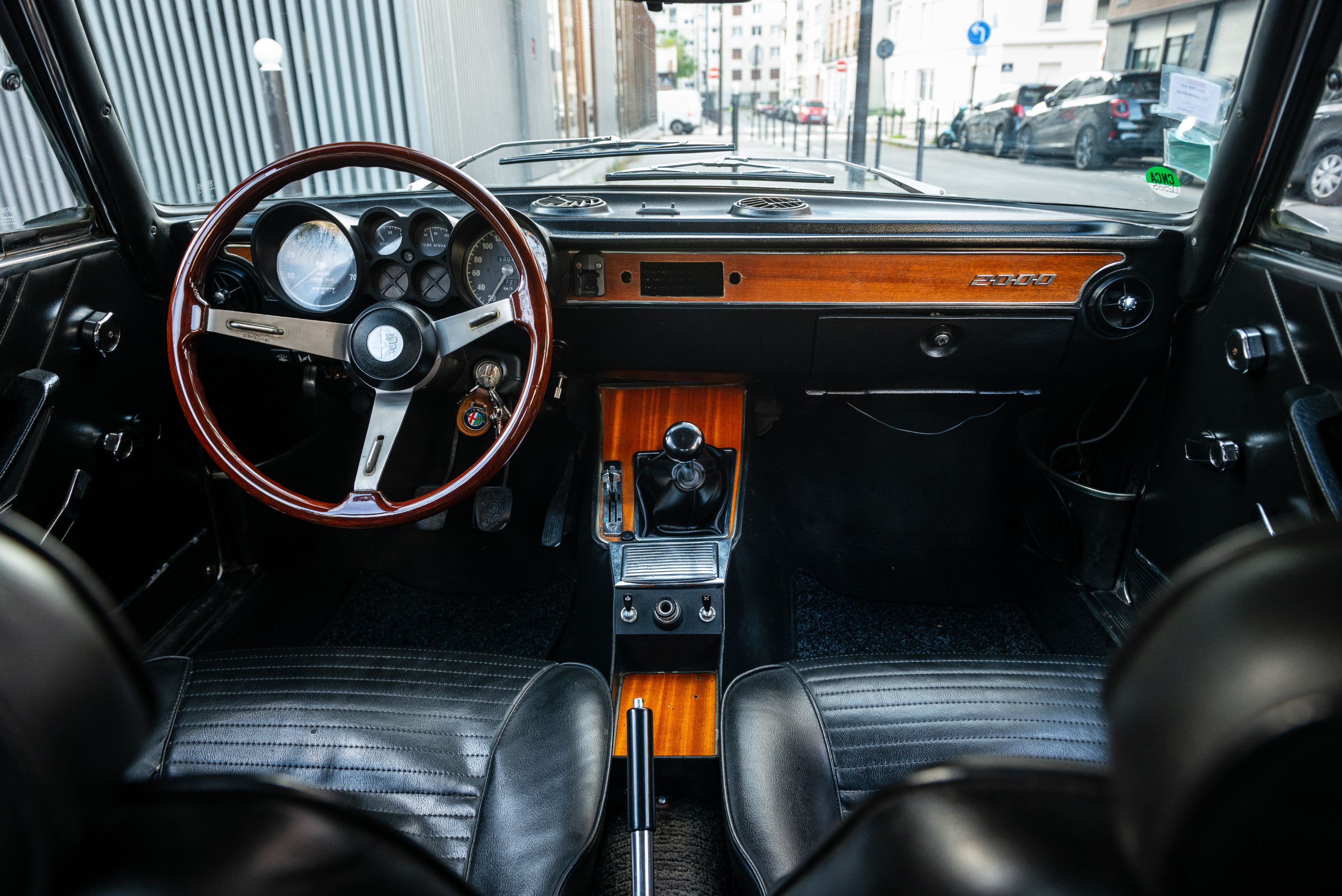 ALFA ROMEO 2000  Gtv 1975 occasion intérieur (1)