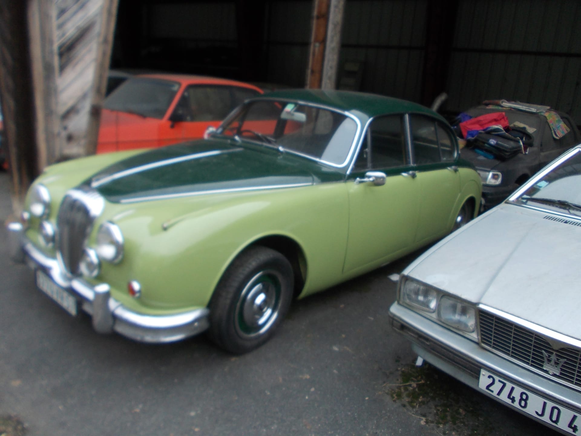 Jaguar Daimler 250 V8 Automatic