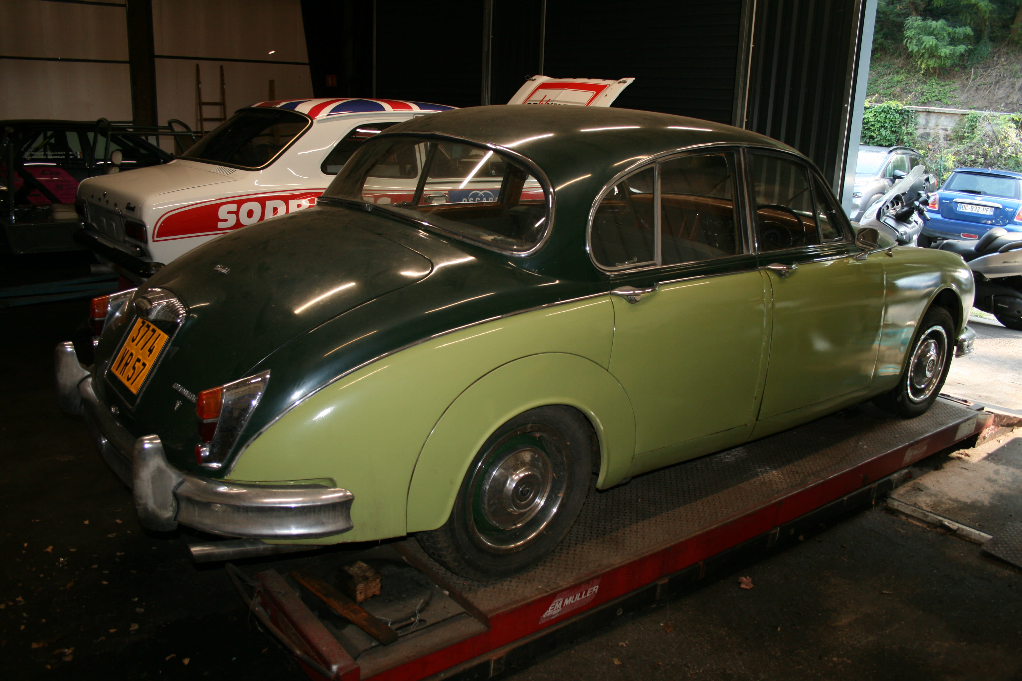 Jaguar Daimler 250 V8 Automatic