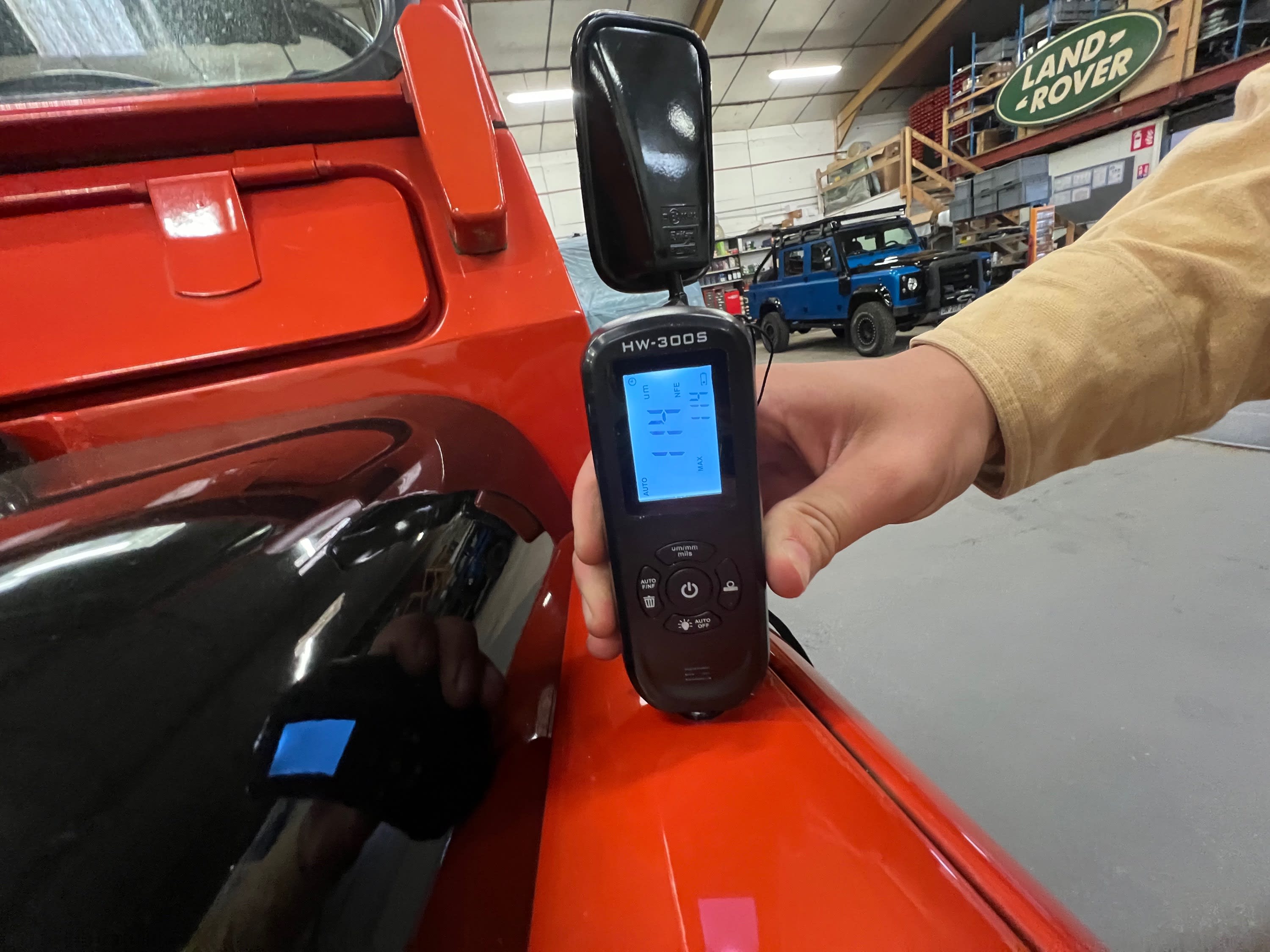 LAND ROVER Defender  90 V8 Cabriolet 1988 used details (1)